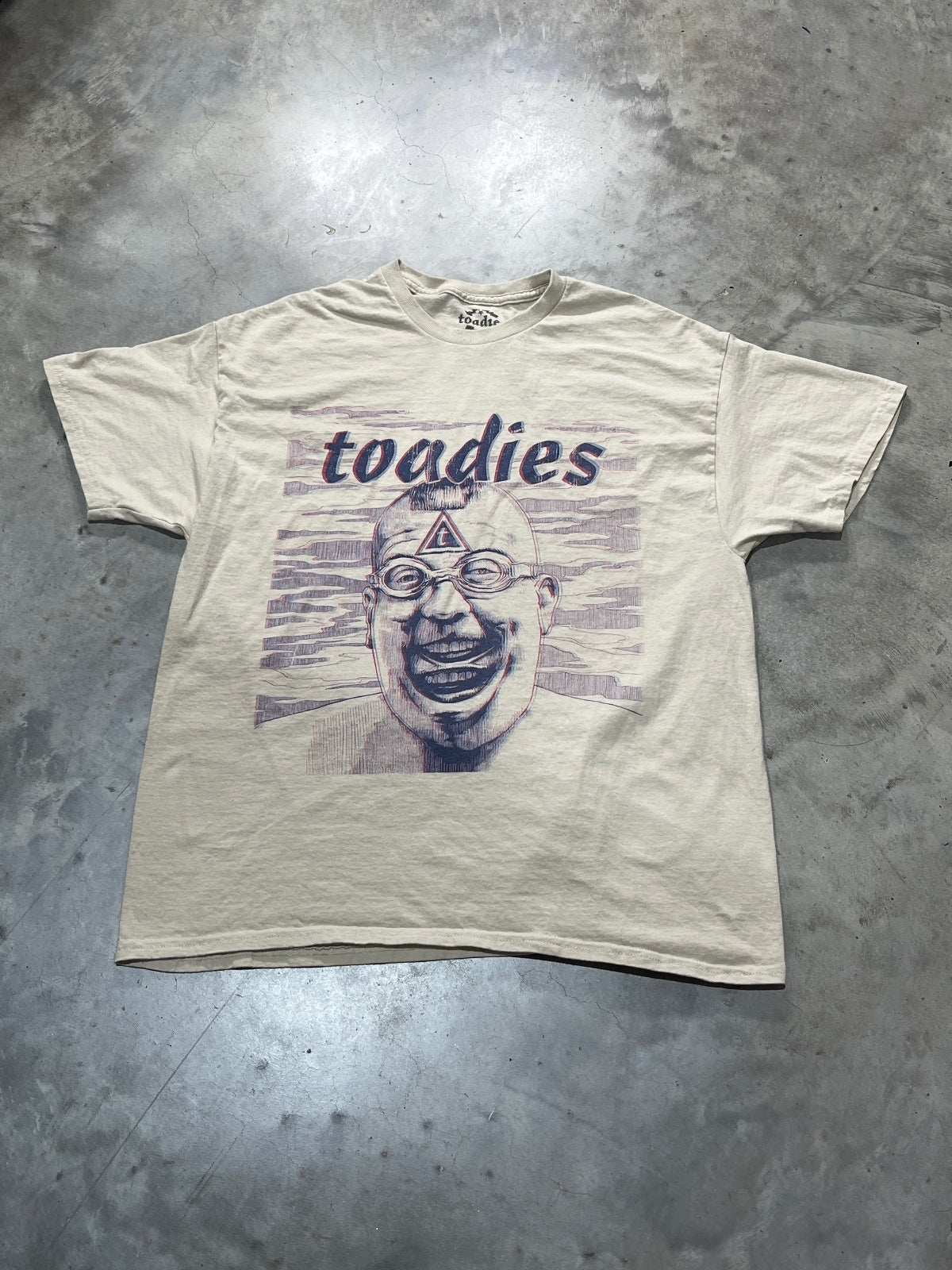 Toadies Preowned XL T-shirt