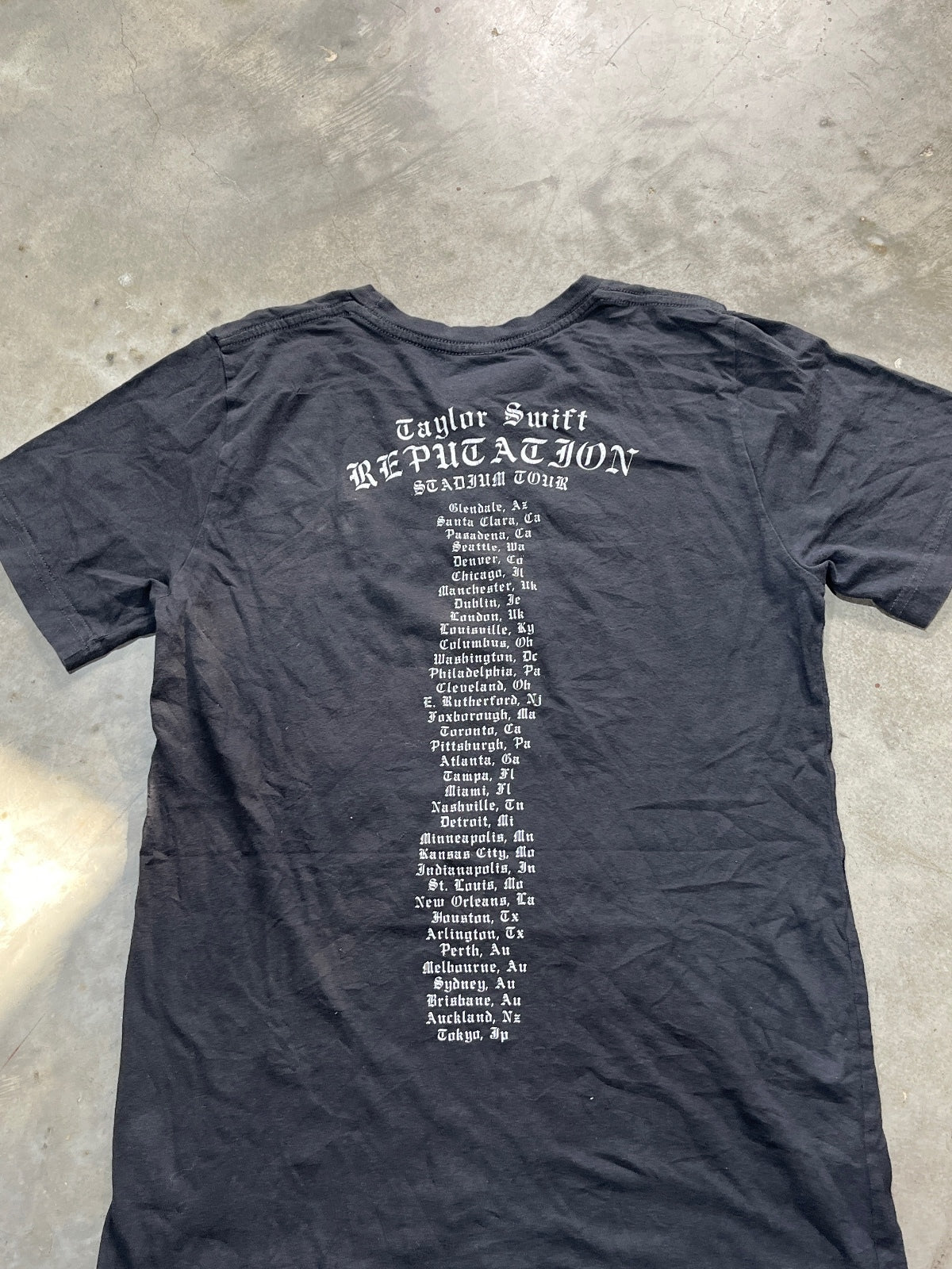 Taylor Swift Preowned Small T-shirt