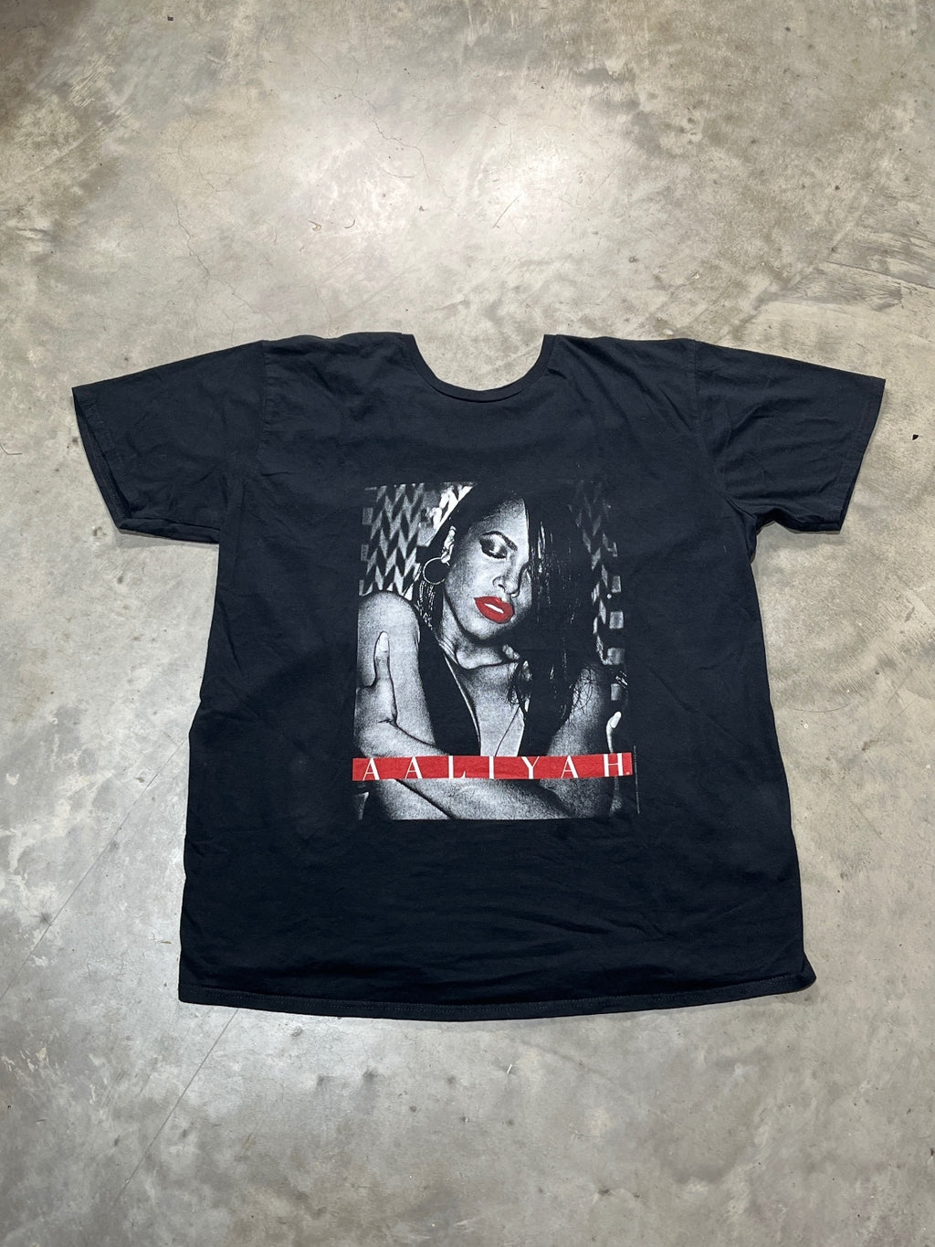 Aaliyah Preowned XL T-shirt