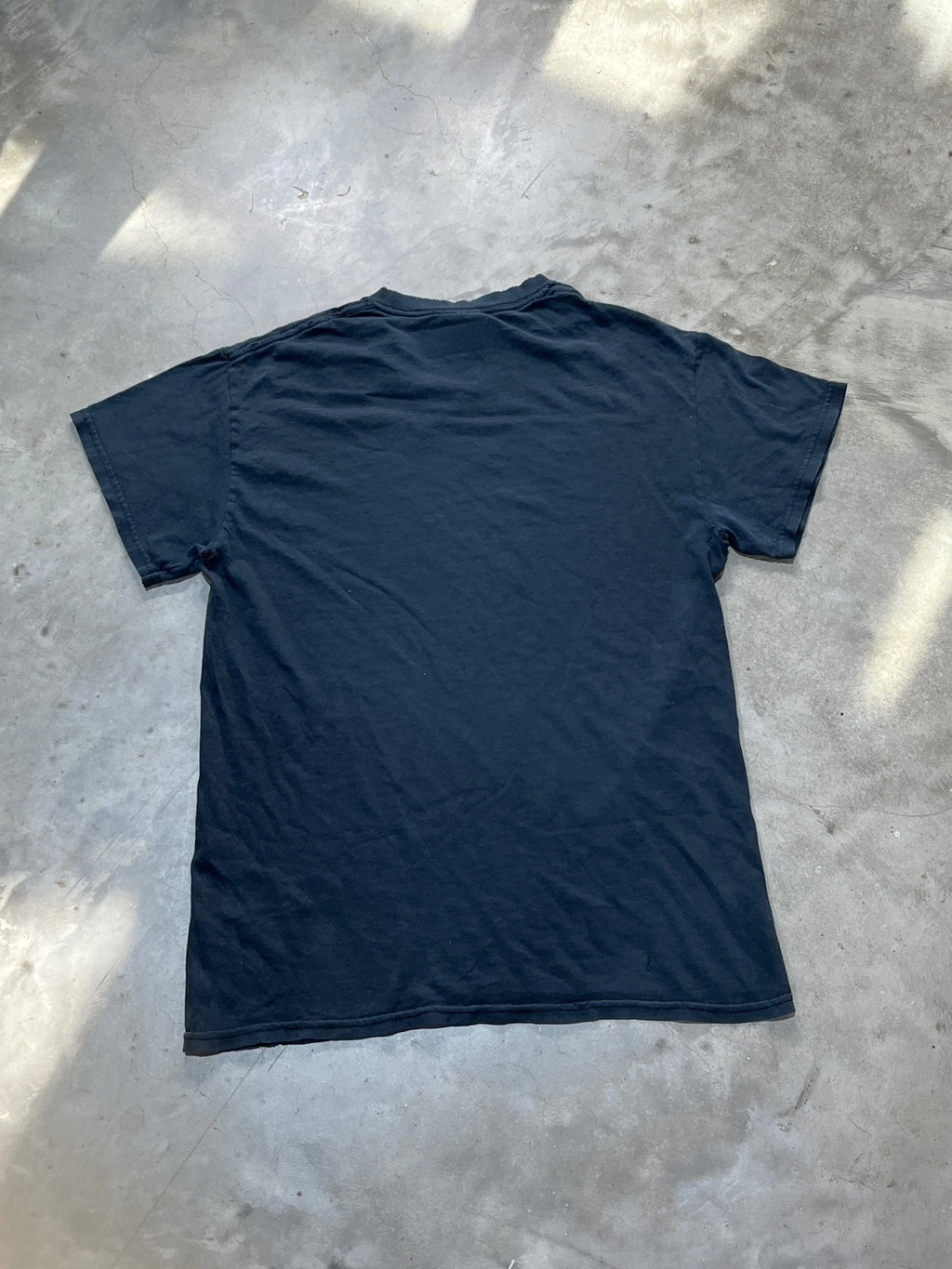 Vacant Throne Preowned Small T-shirt