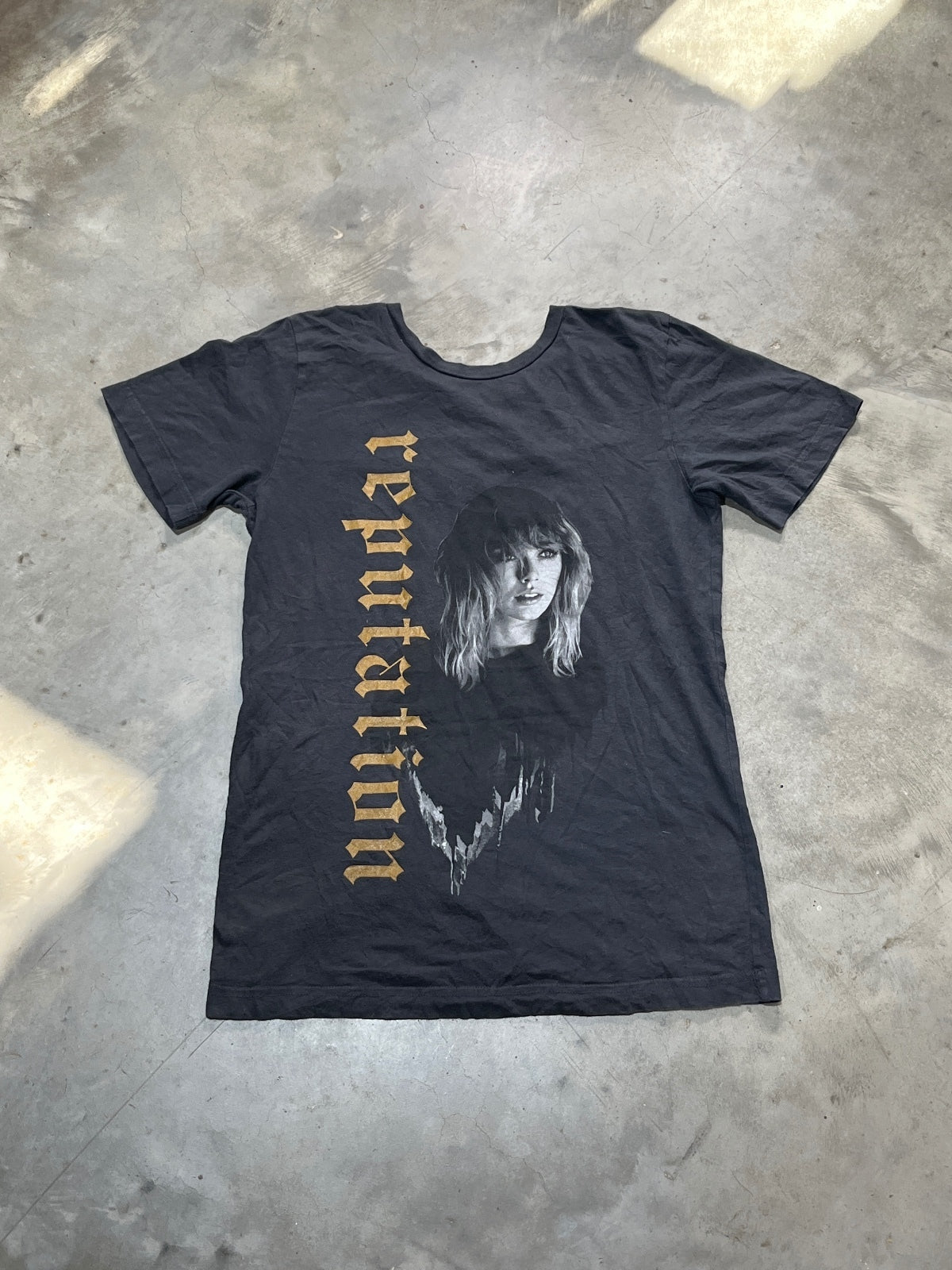 Taylor Swift Preowned Small T-shirt