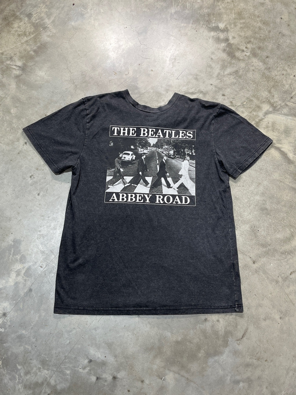 The Beatles Preowned Medium T-shirt