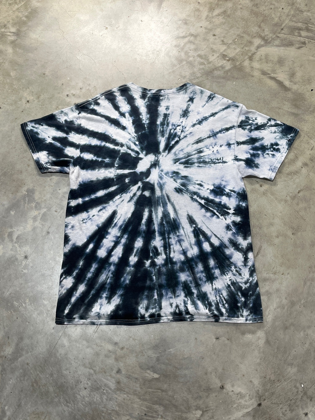 KISS Preowned Large Tie Dye T-shirt