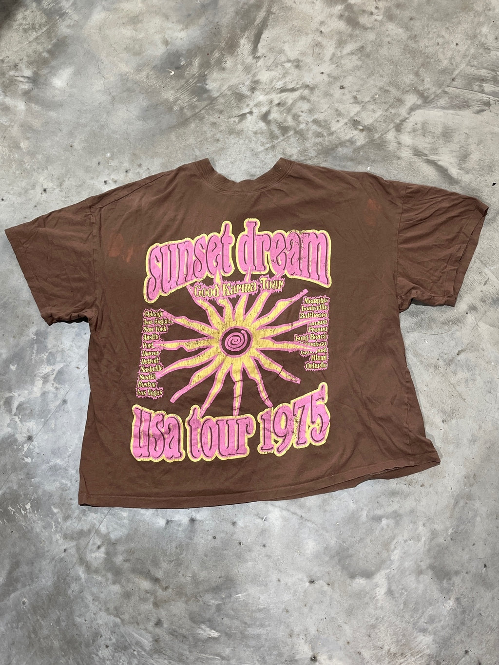 1970s Tour Sunset Dreams Preowned XL T-shirt