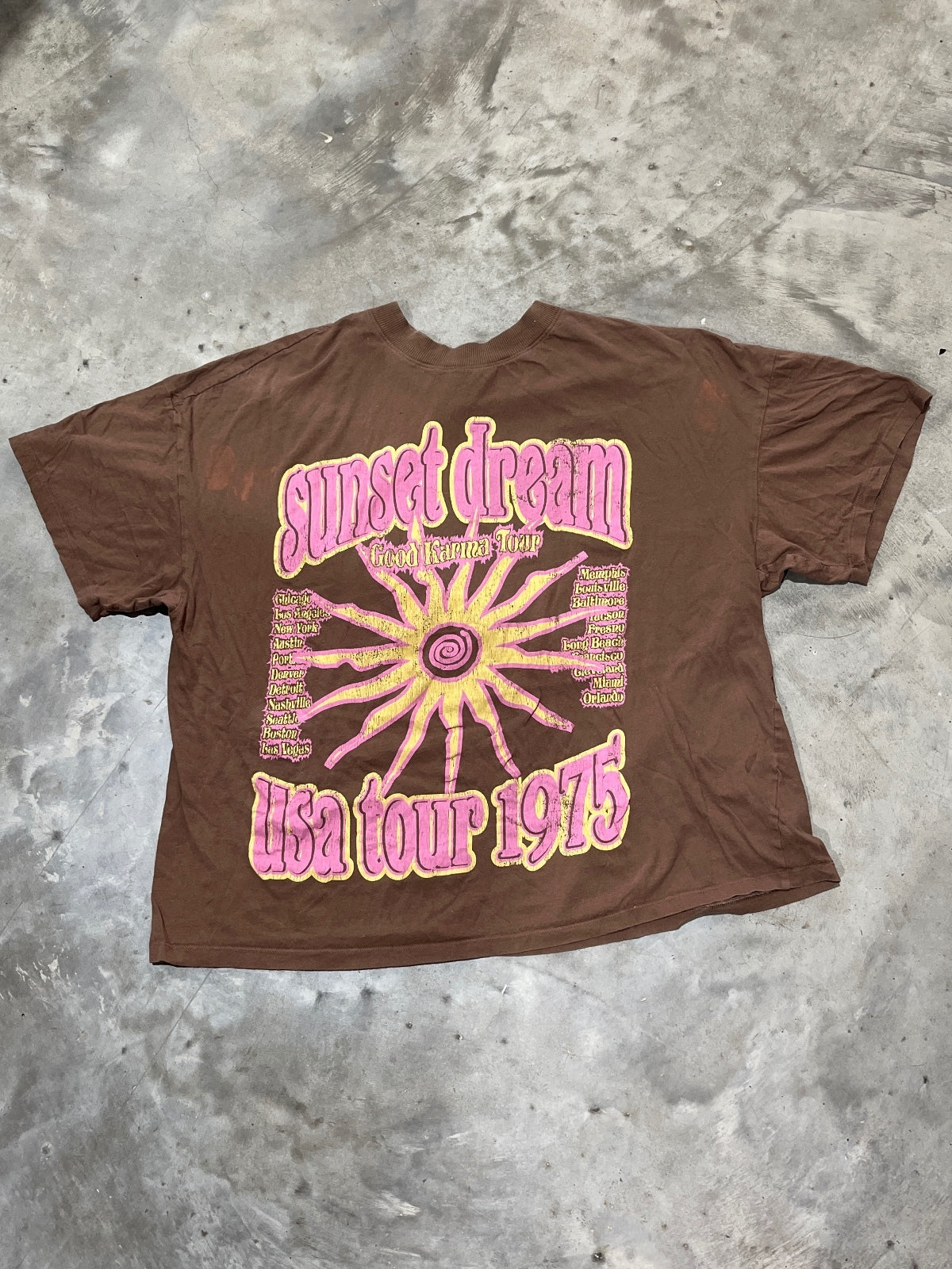 1970s Tour Sunset Dreams Preowned XL T-shirt