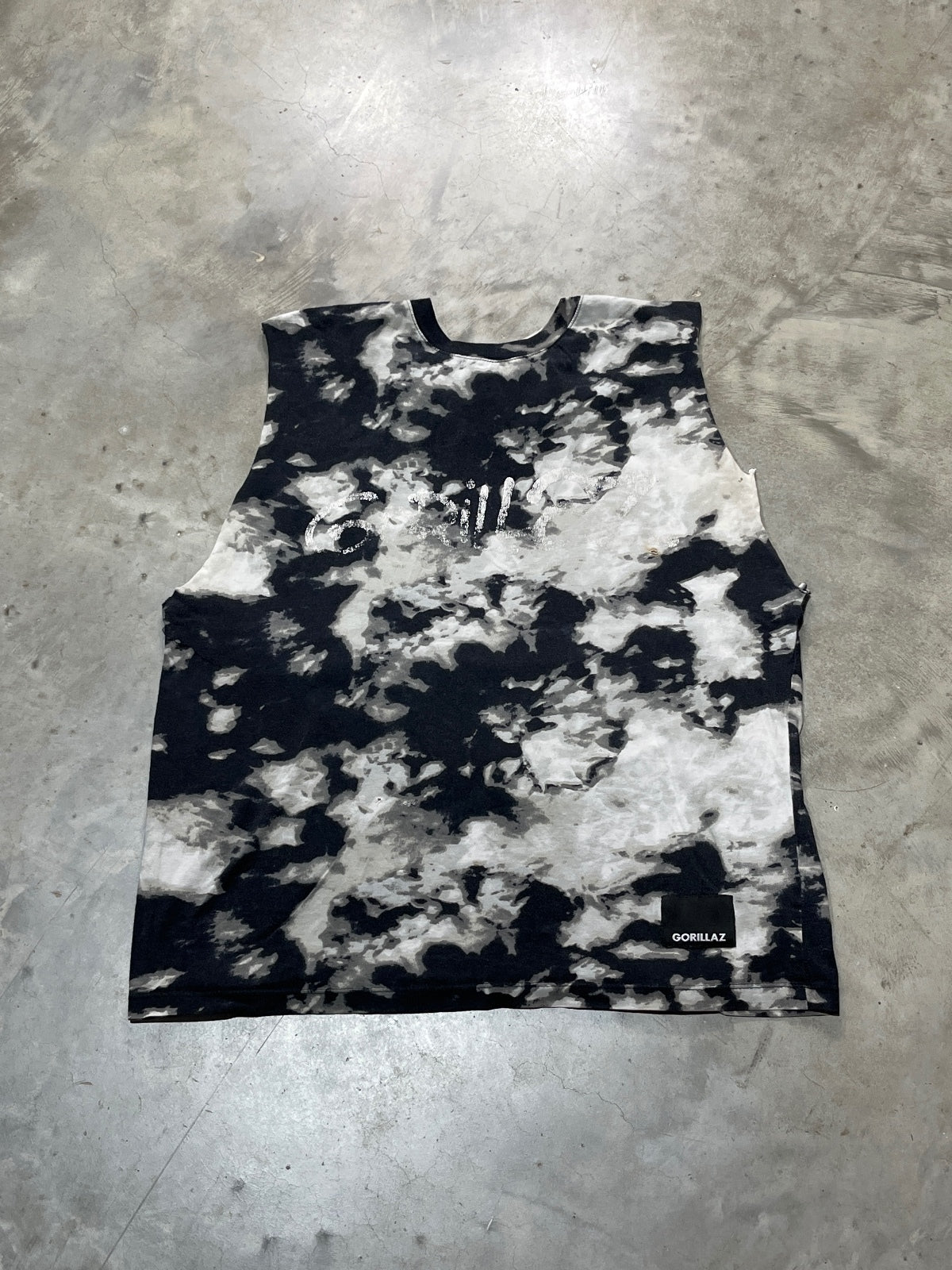 Gorillaz Preowned XL Tie Dye Cut Off Sleeve Tank Top T-shirt