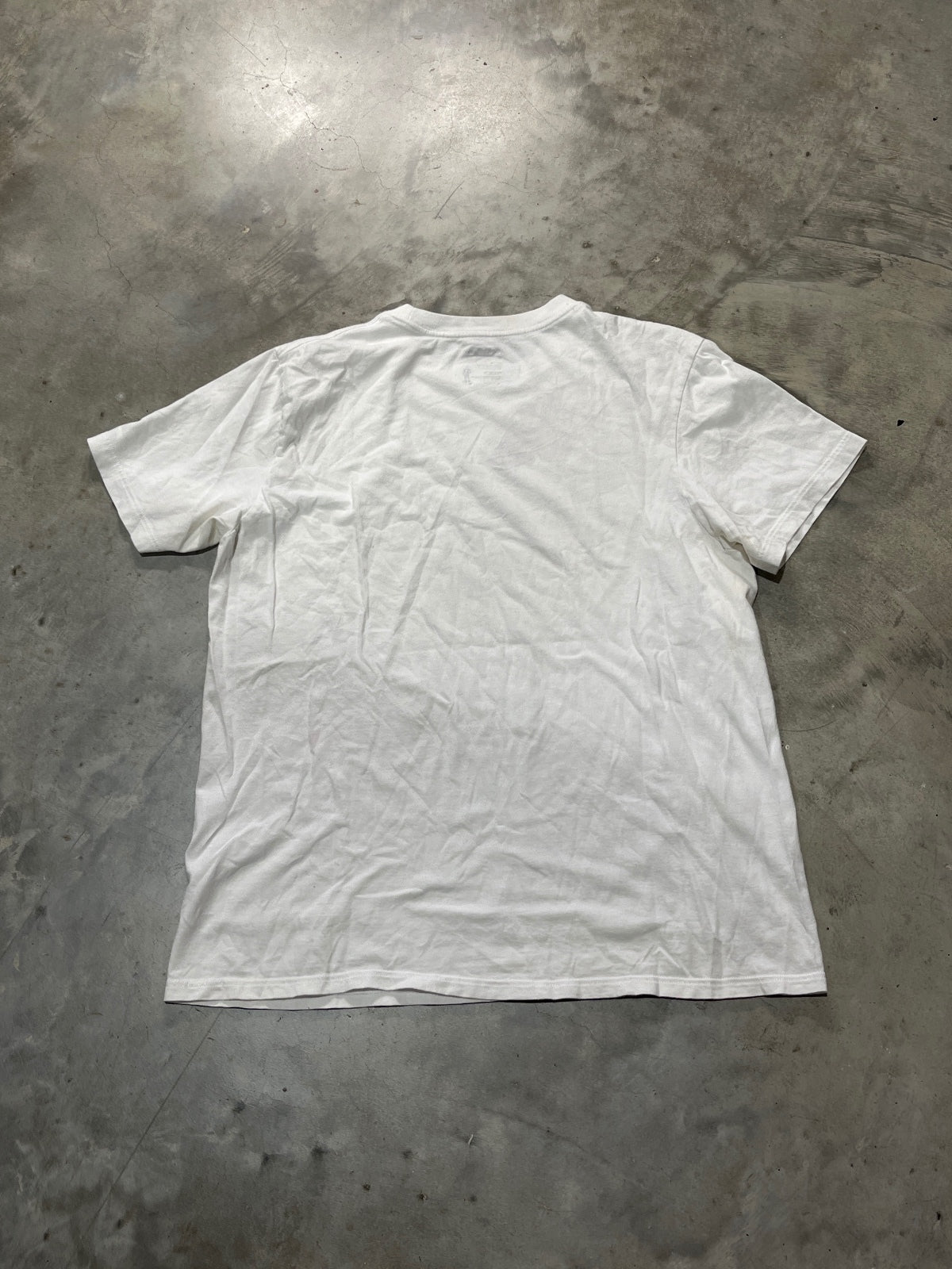 But**ole Surfers Preowned Large T-shirt