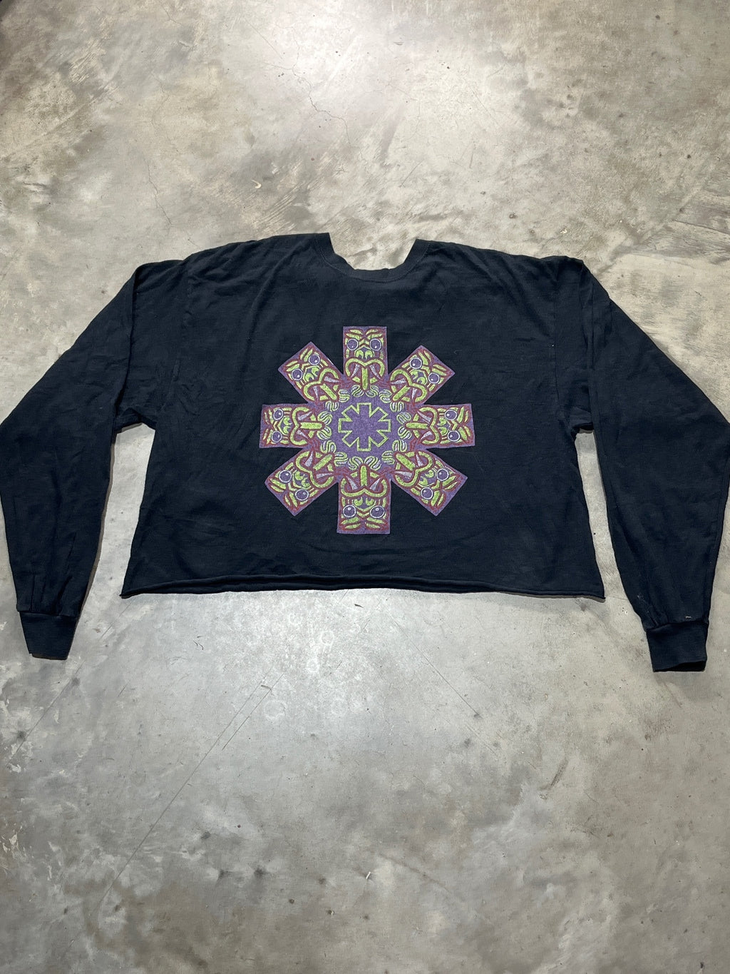 Red Hot Chili Peppers Preowned XL Long Sleeve Cropped T-shirt