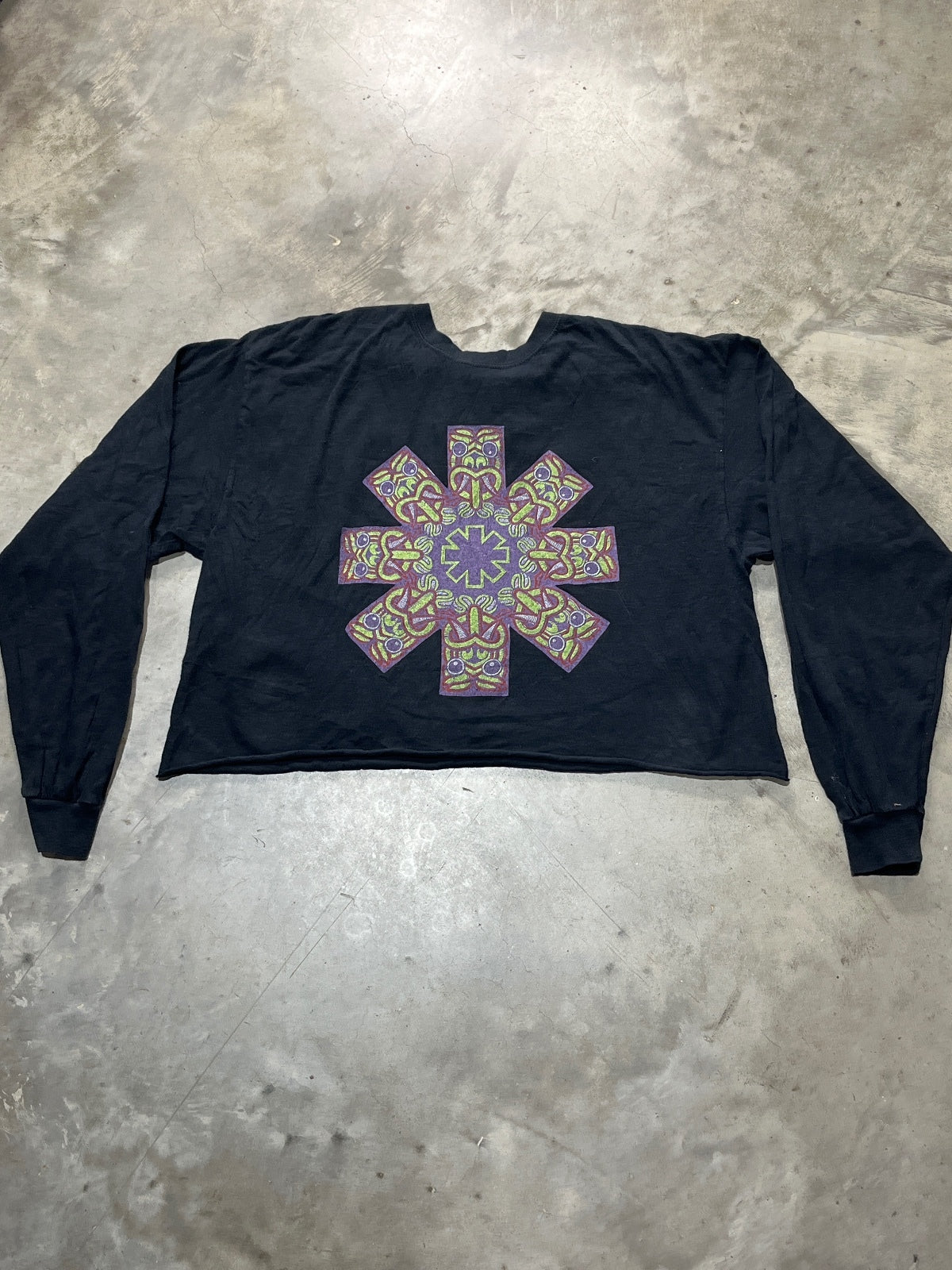 Red Hot Chili Peppers Preowned XL Long Sleeve Cropped T-shirt
