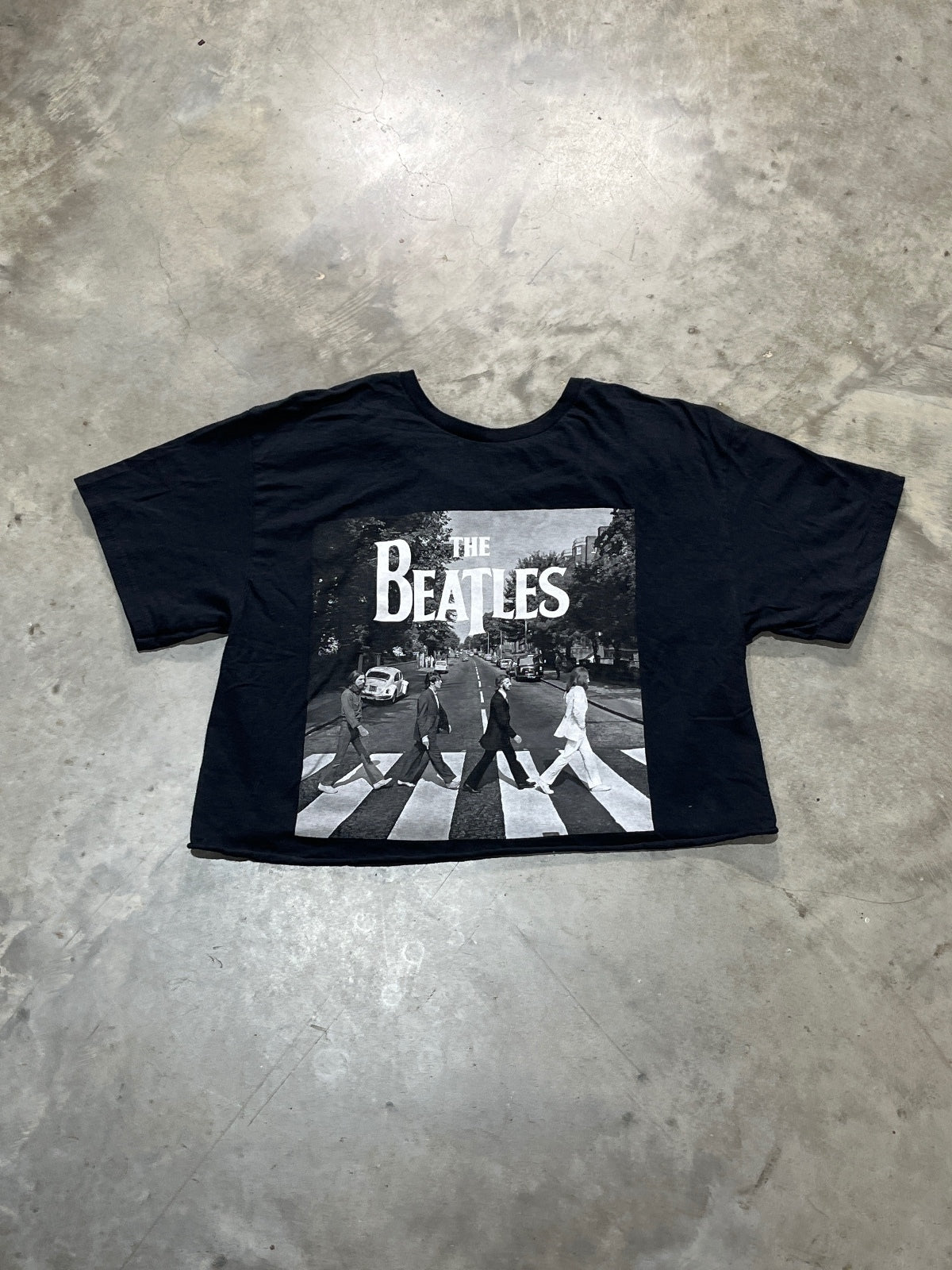 The Beatles Preowned Medium Cropped T-shirt