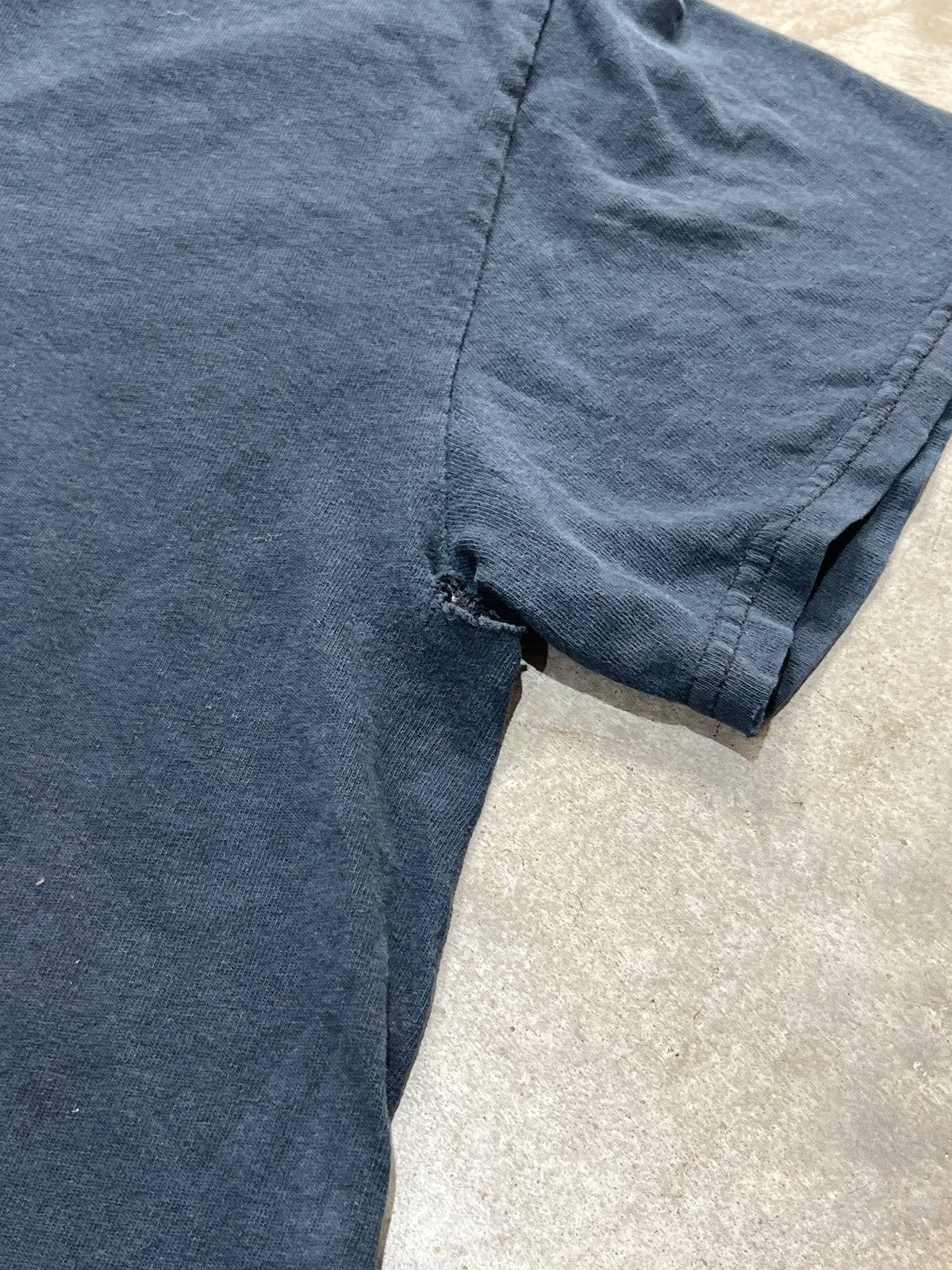 Vacant Throne Preowned Small T-shirt