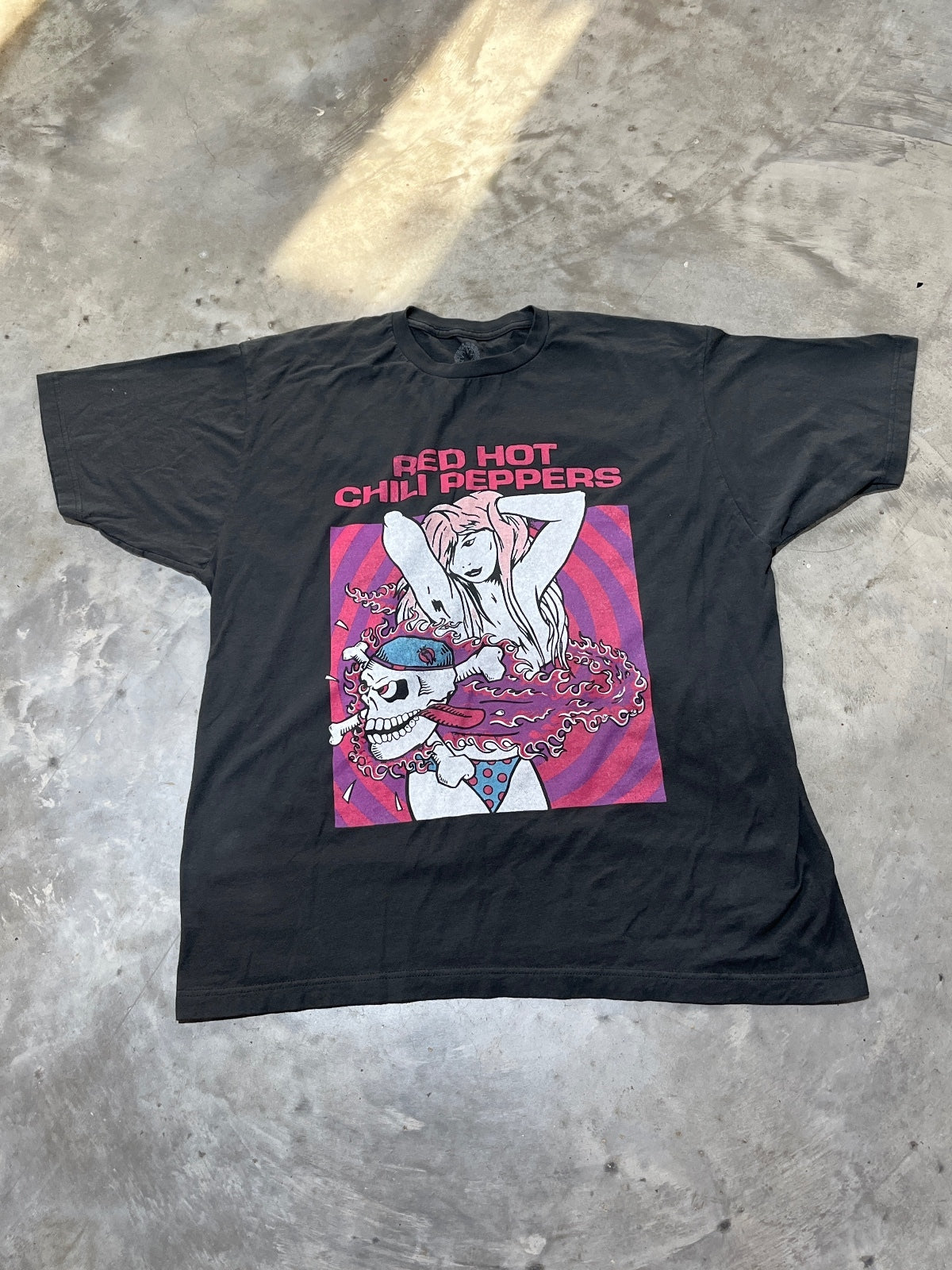 Red Hot Chili Peppers Preowned XL T-shirt