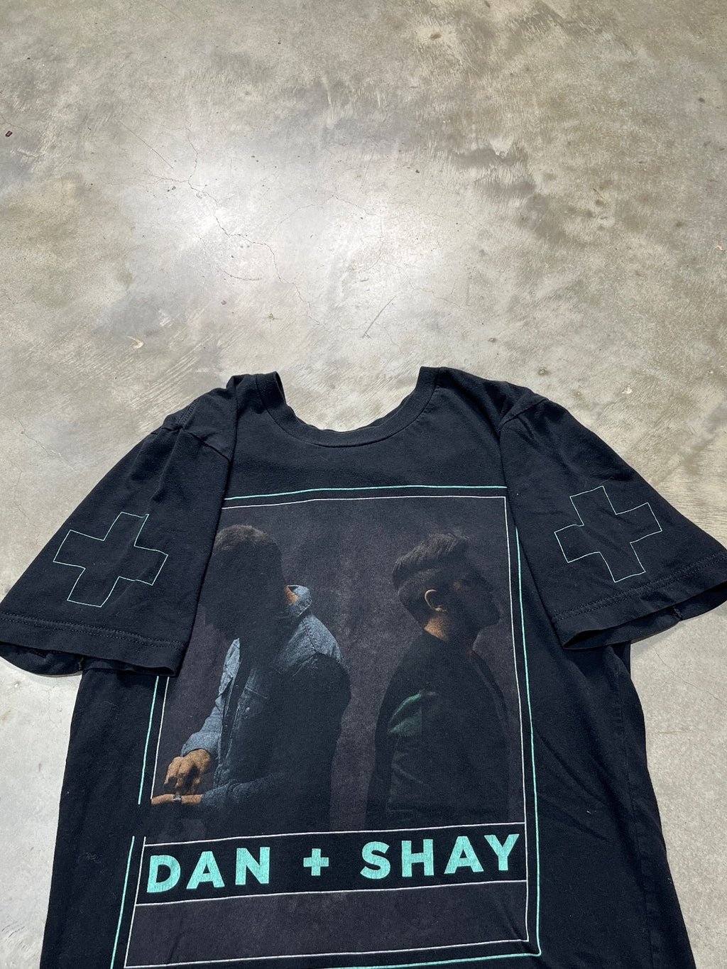 Dan + Shay Preowned Small T-shirt