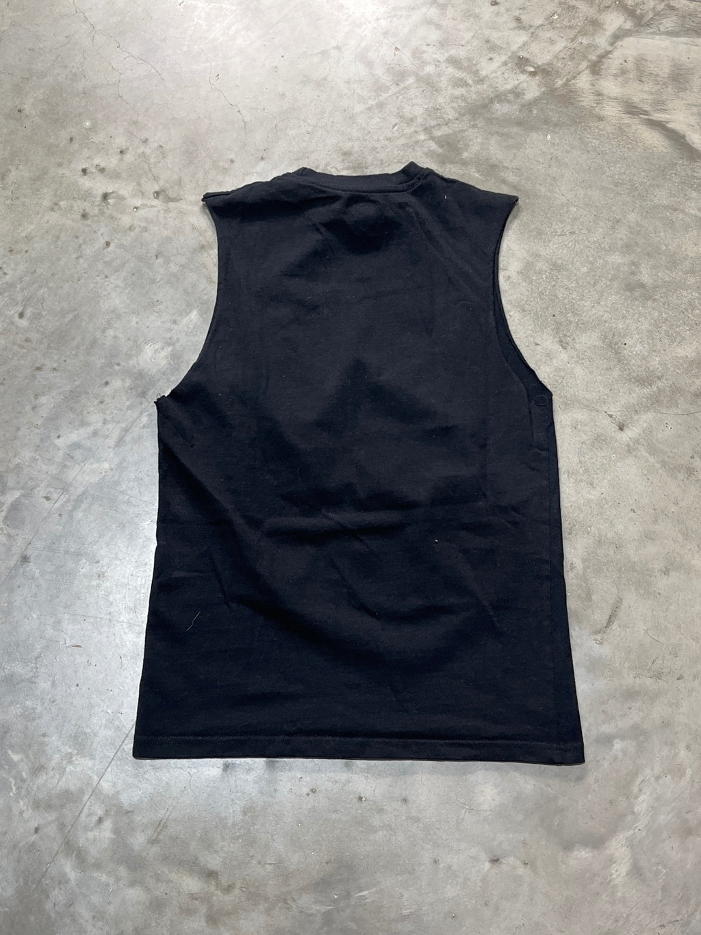 MTV Music Television Preowned Small Cut Off Sleeve Tank Top T-shirt