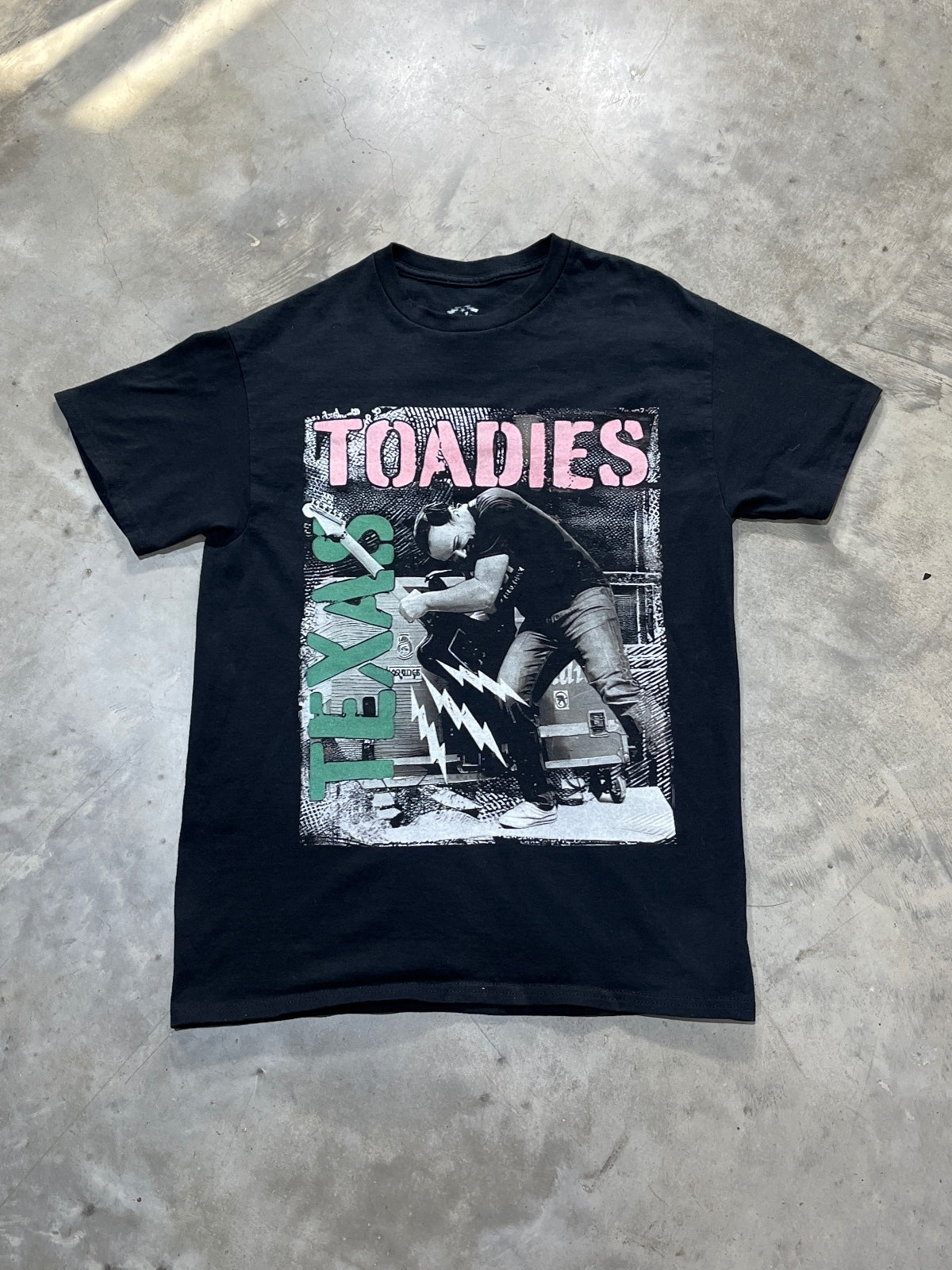 Toadies Preowned Medium T-shirt