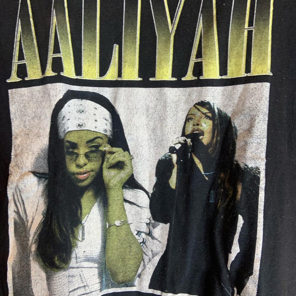 Aaliyah small black graphic preowned T-shirt
