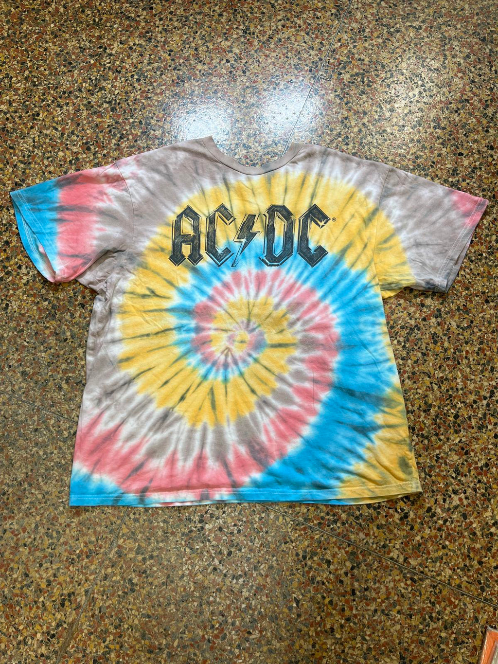 AC/DC preowned LARGE Band T-shirt