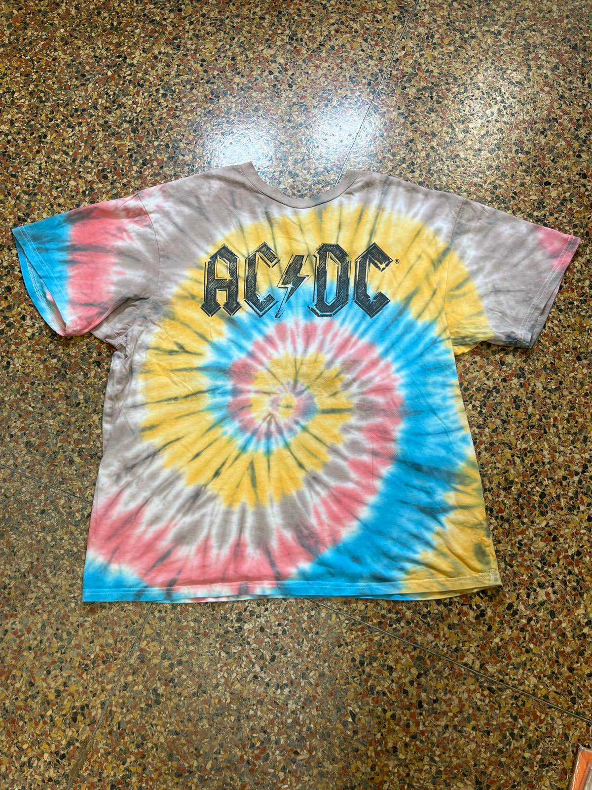 AC/DC preowned LARGE Band T-shirt