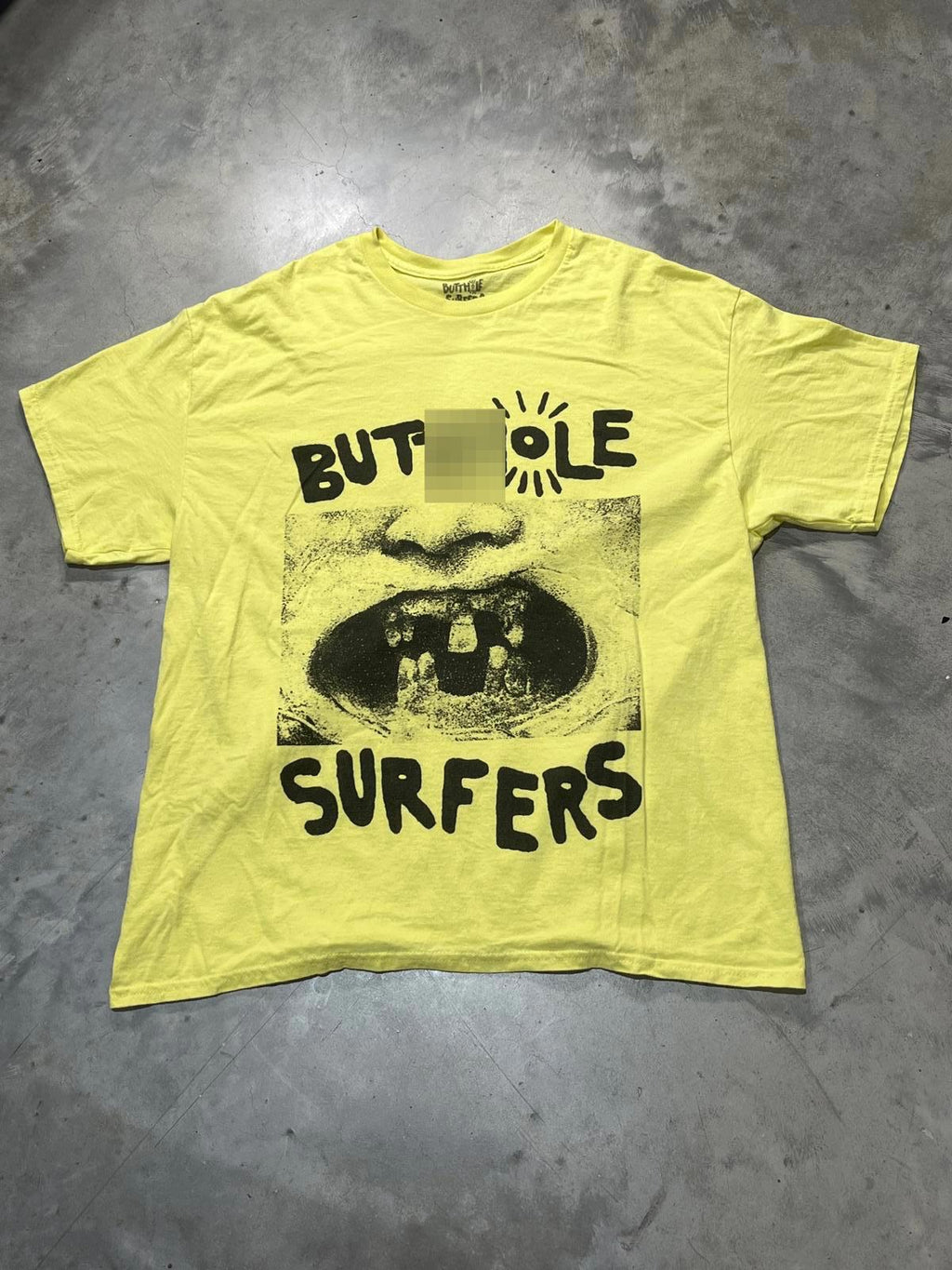 But**ole Surfers Preowned XL T-shirt