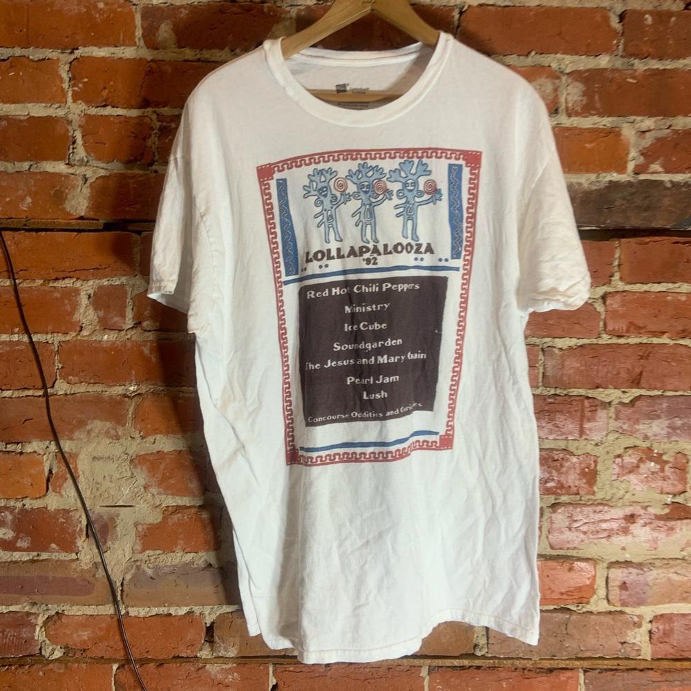 Lollapalooza Xlarge white graphic preowned T-shirt