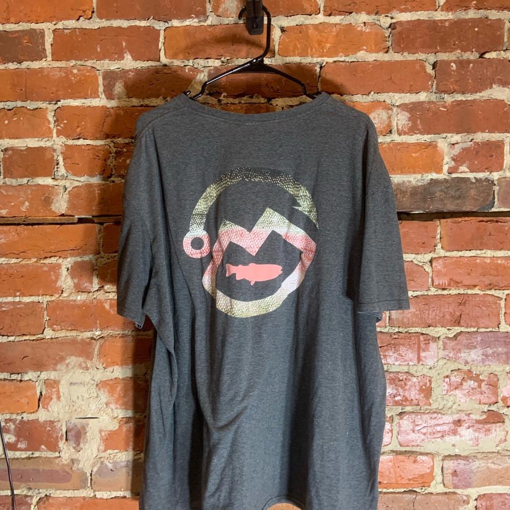Magellan 2XLarge grey graphic preowned T-shirt