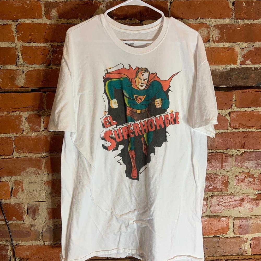 El superhombre 2XLarge white graphic preowned T-shirt