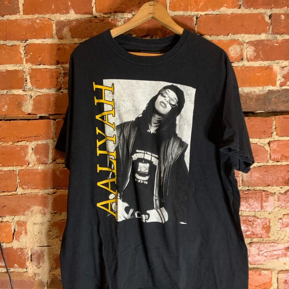 Aaliyah Xlarge black graphic preowned T-shirt