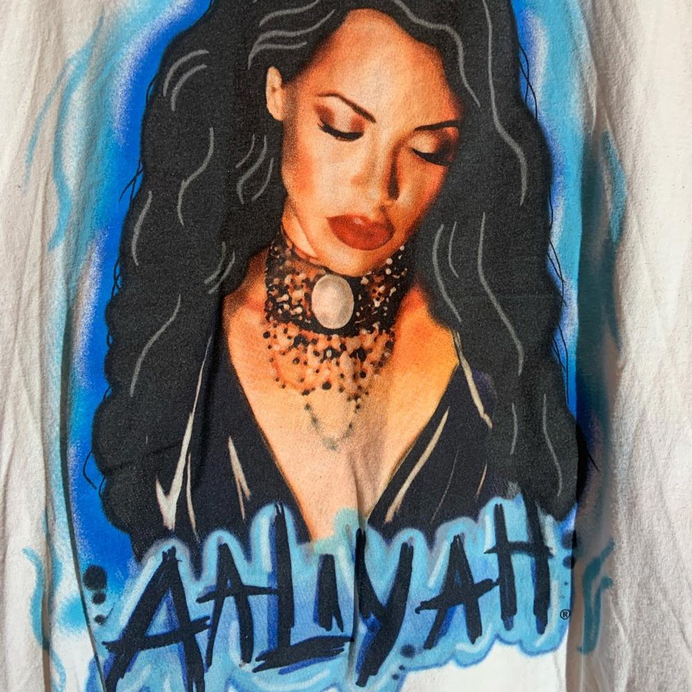 AAliyah large white graphic vintage T-shirt