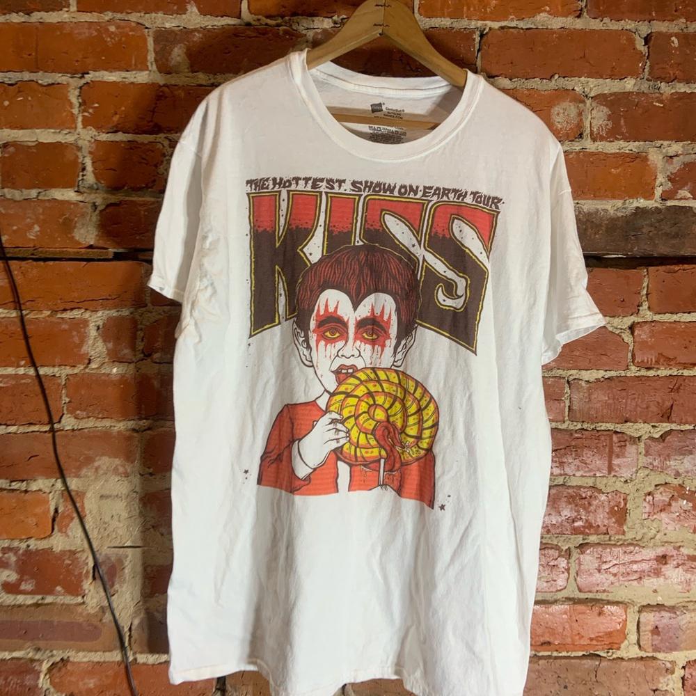 Kiss Xlarge white graphic preowned T-shirt