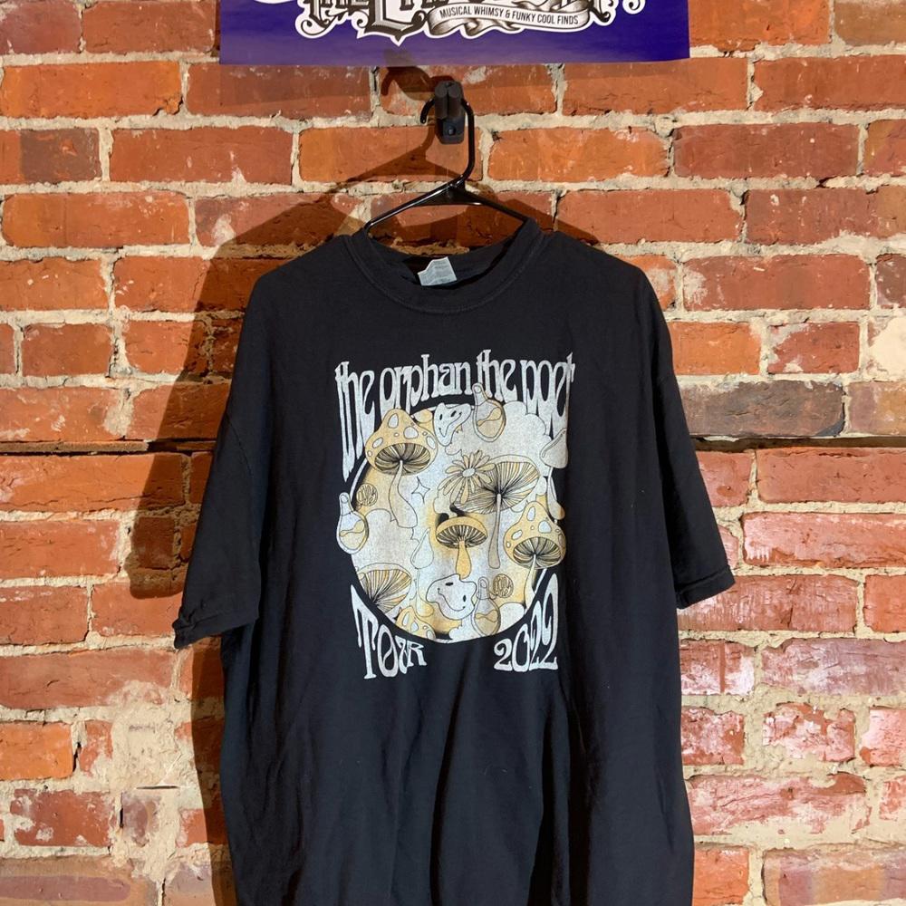 The orphan the poet 2XLarge black graphic vintage T-shirt