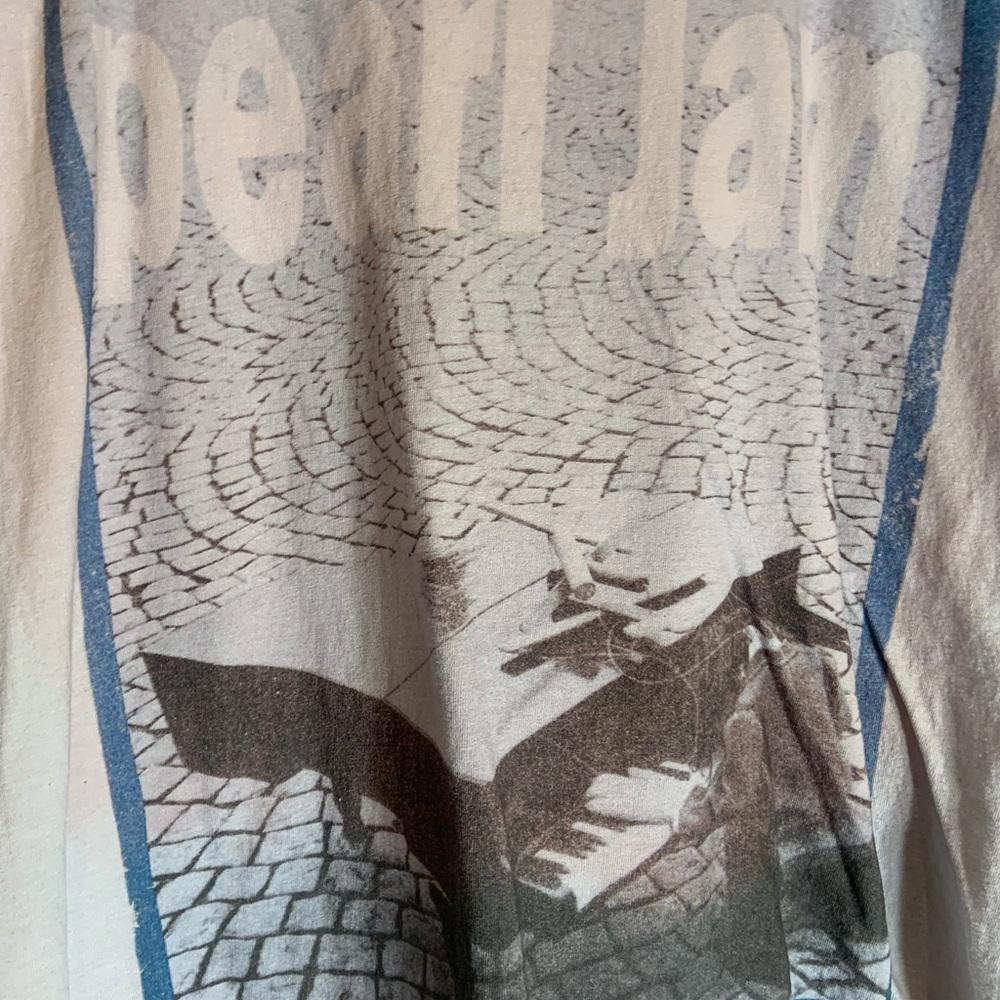 Pearl Jam ladies 2XLarge grey graphic preowned T-shirt