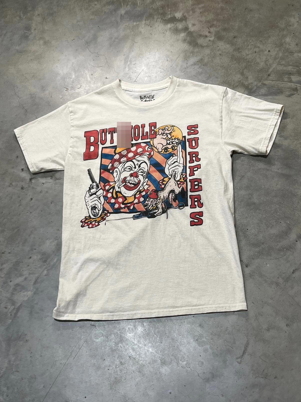 But**ole Surfers Preowned Medium T-shirt