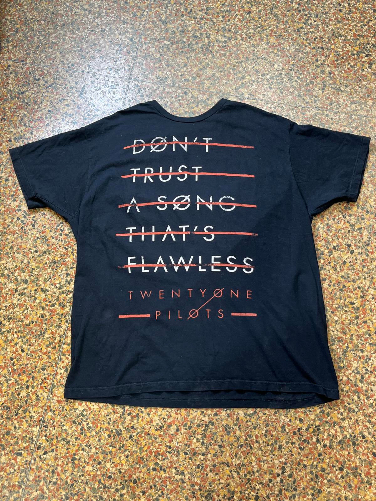 21 pilots Preowned XLG T-shirt