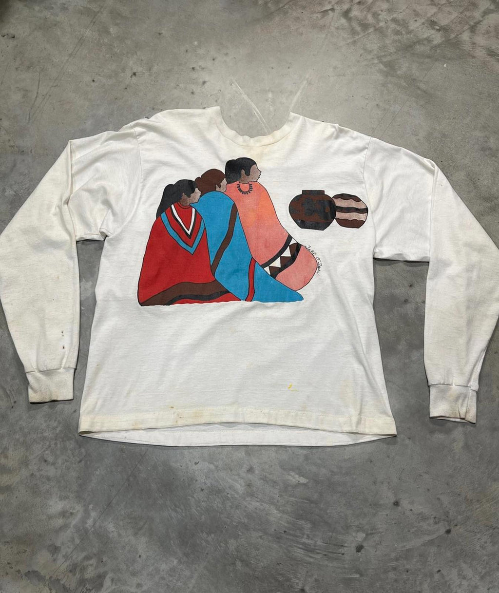 3 Native American Women Preowned Large Graphic T-shirt