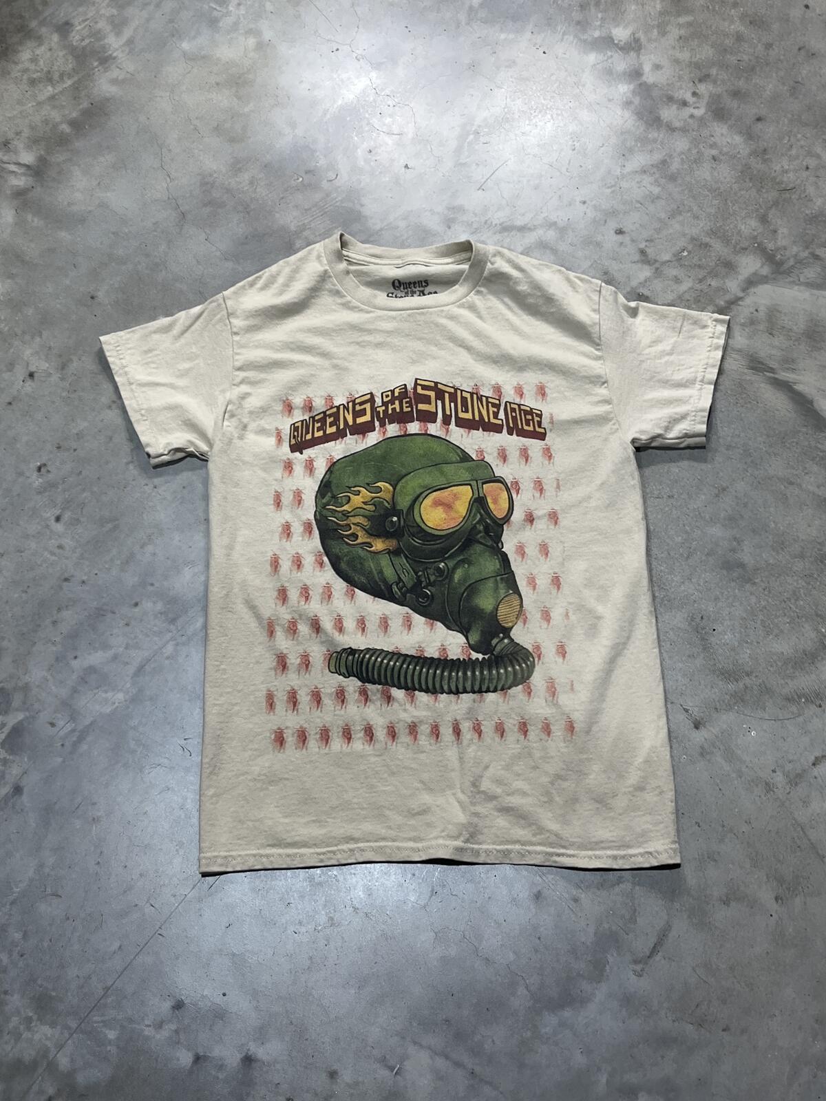 Queens Of The Stone Age Preowned Small T-shirt