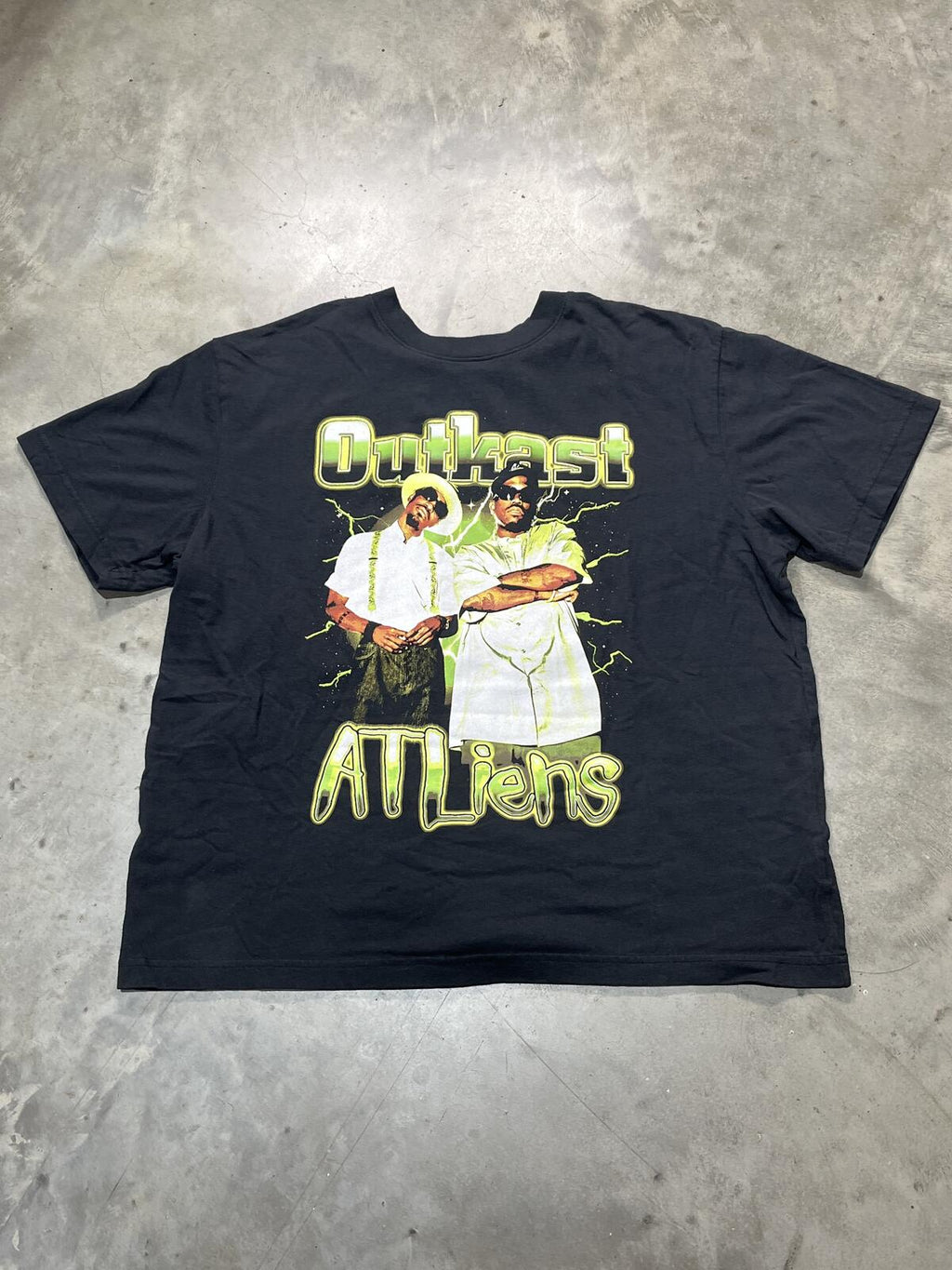 Outkast Preowned Large T-shirt