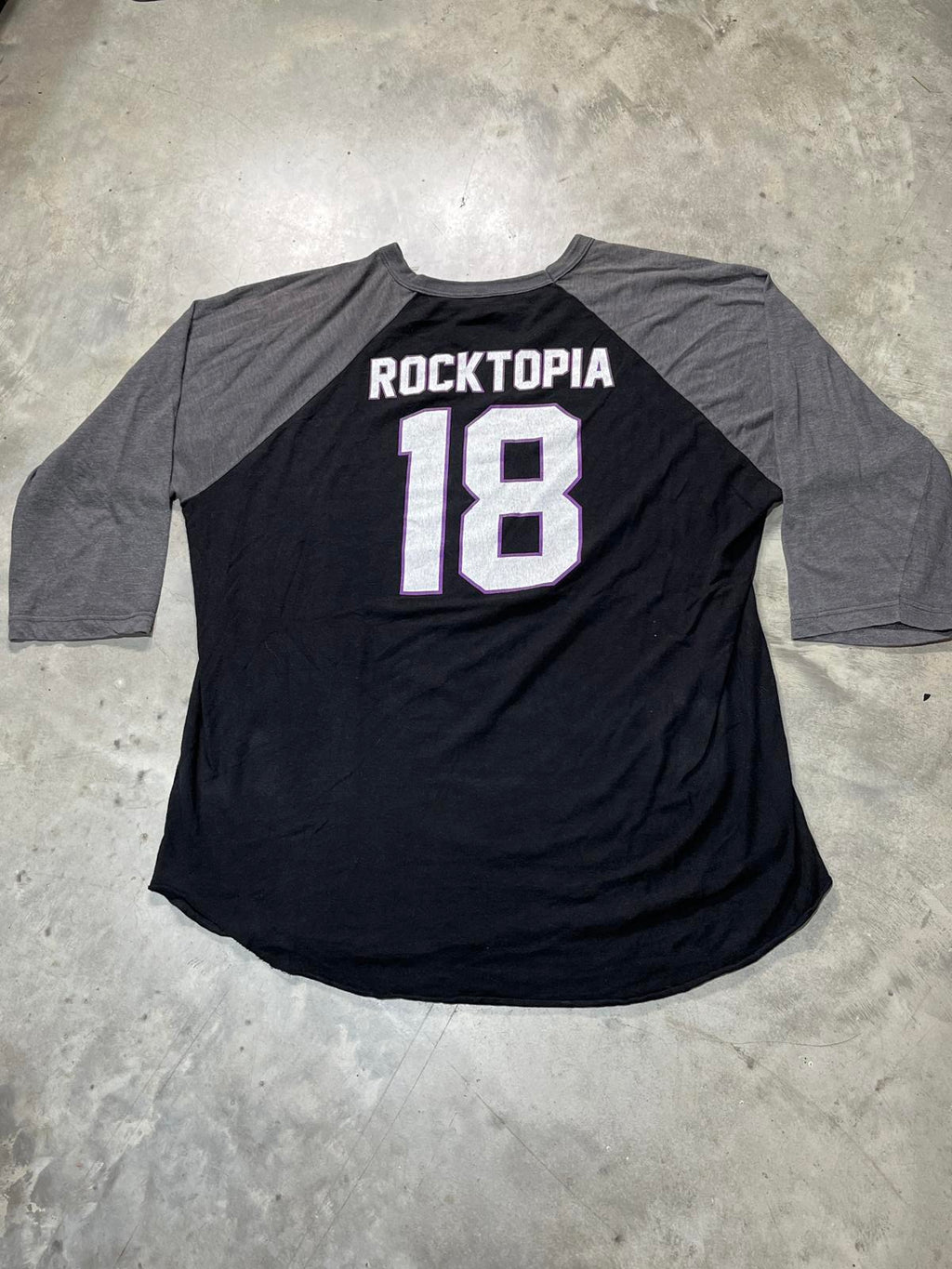Rocktopia Preowned XL 3/4 Sleeve T-shirt