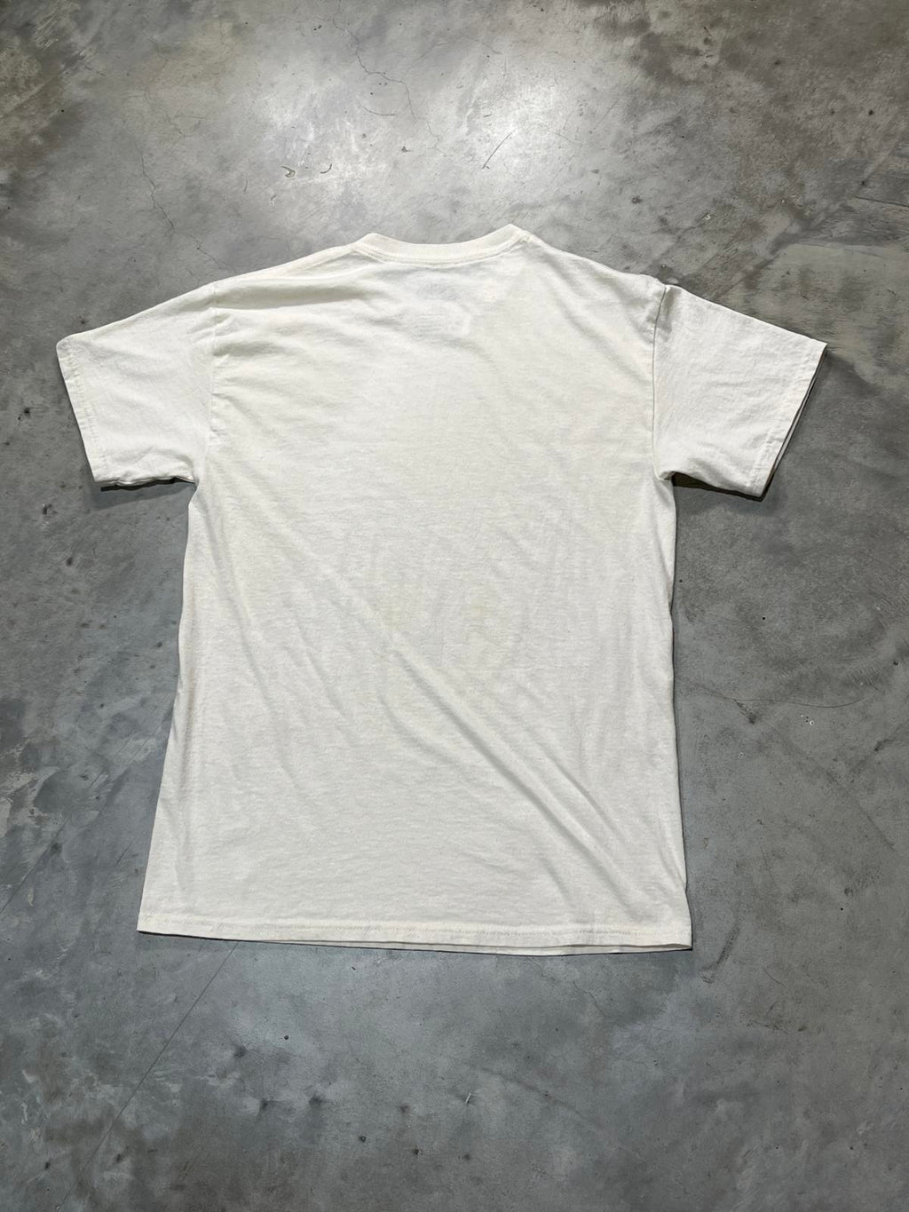 But**ole Surfers Preowned Medium T-shirt