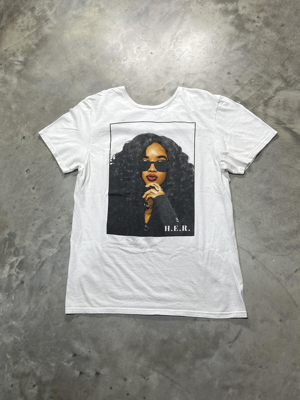 H.E.R. Preowned Medium T-shirt