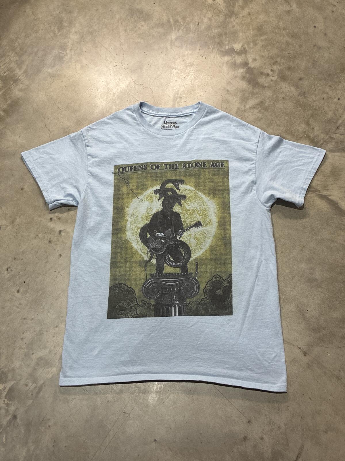 Queens Of The Stone Age Preowned Medium T-shirt