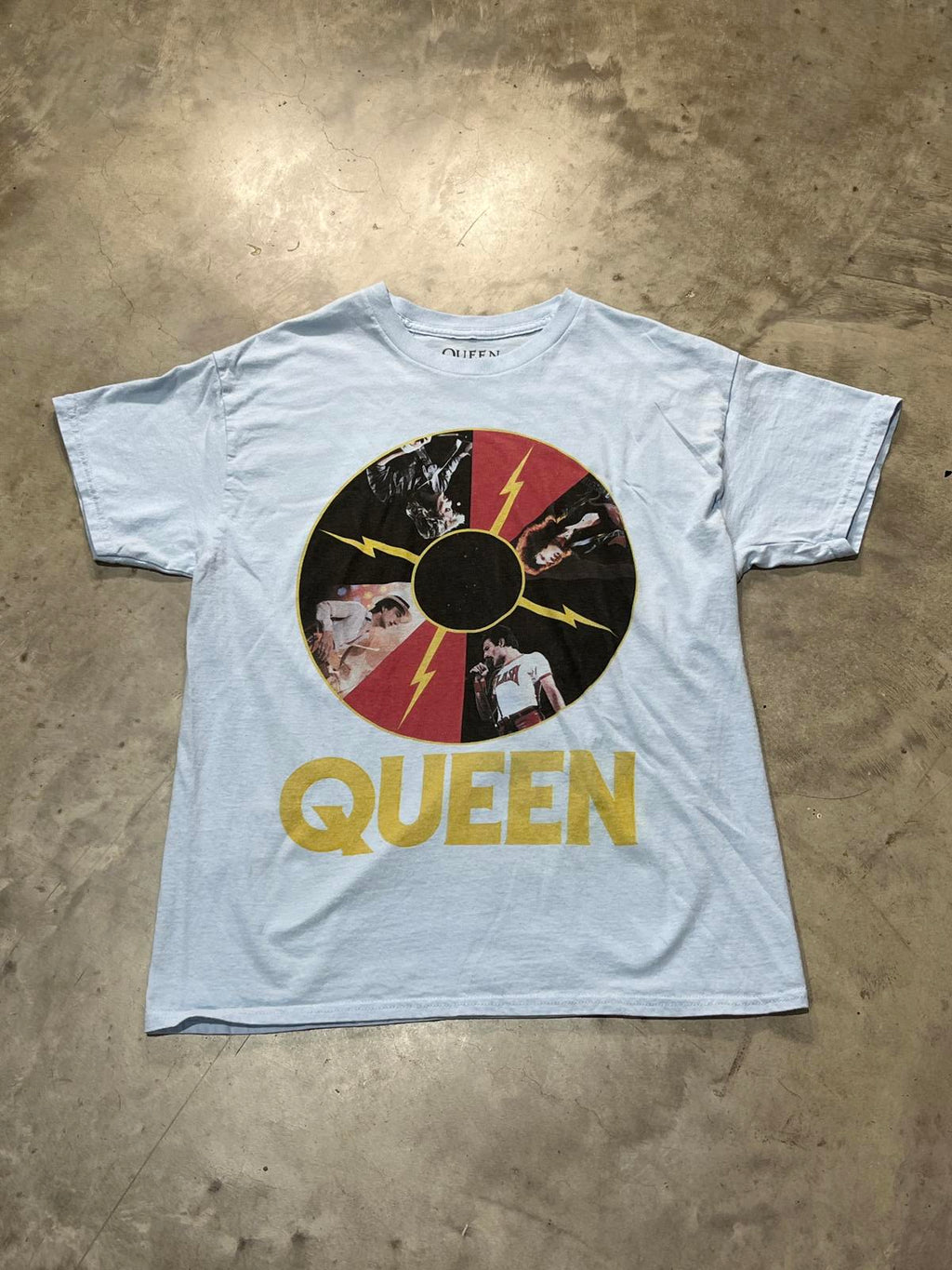 Queen Preowned Large T-shirt