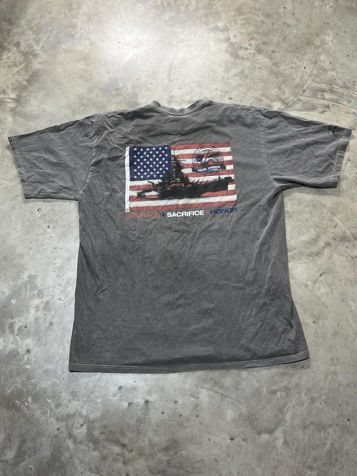 Remember Pearl Harbor Preowned XL T-shirt