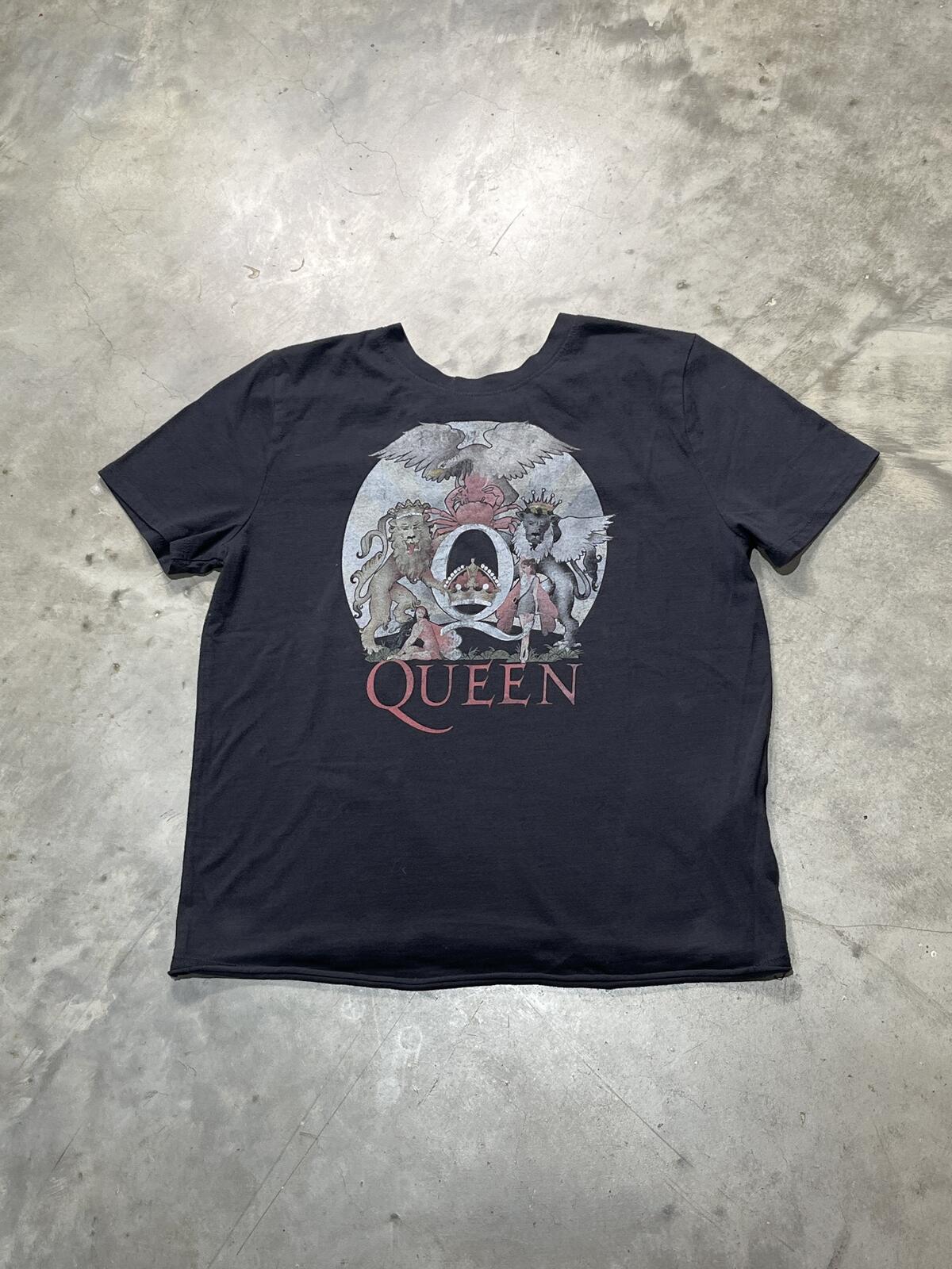 Queen Preowned Small T-shirt