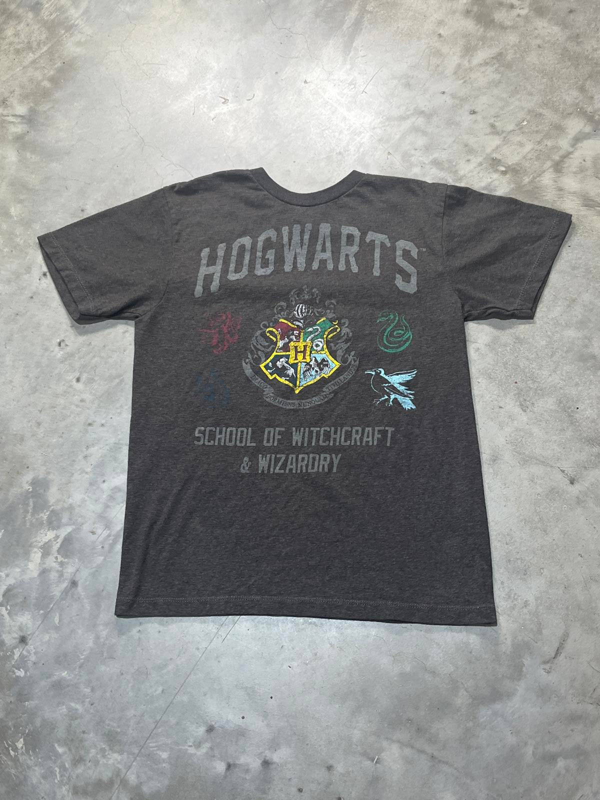 Harry Potter Hogwarts Preowned Small T-shirt