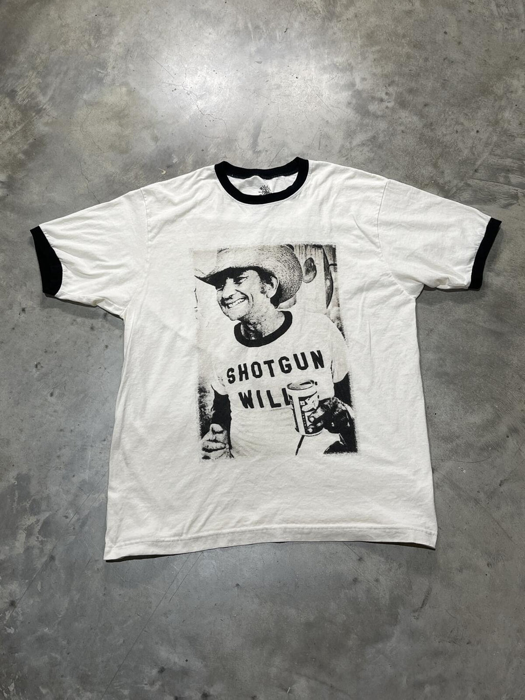 Willie Nelson Preowned Large Ringer T-shirt