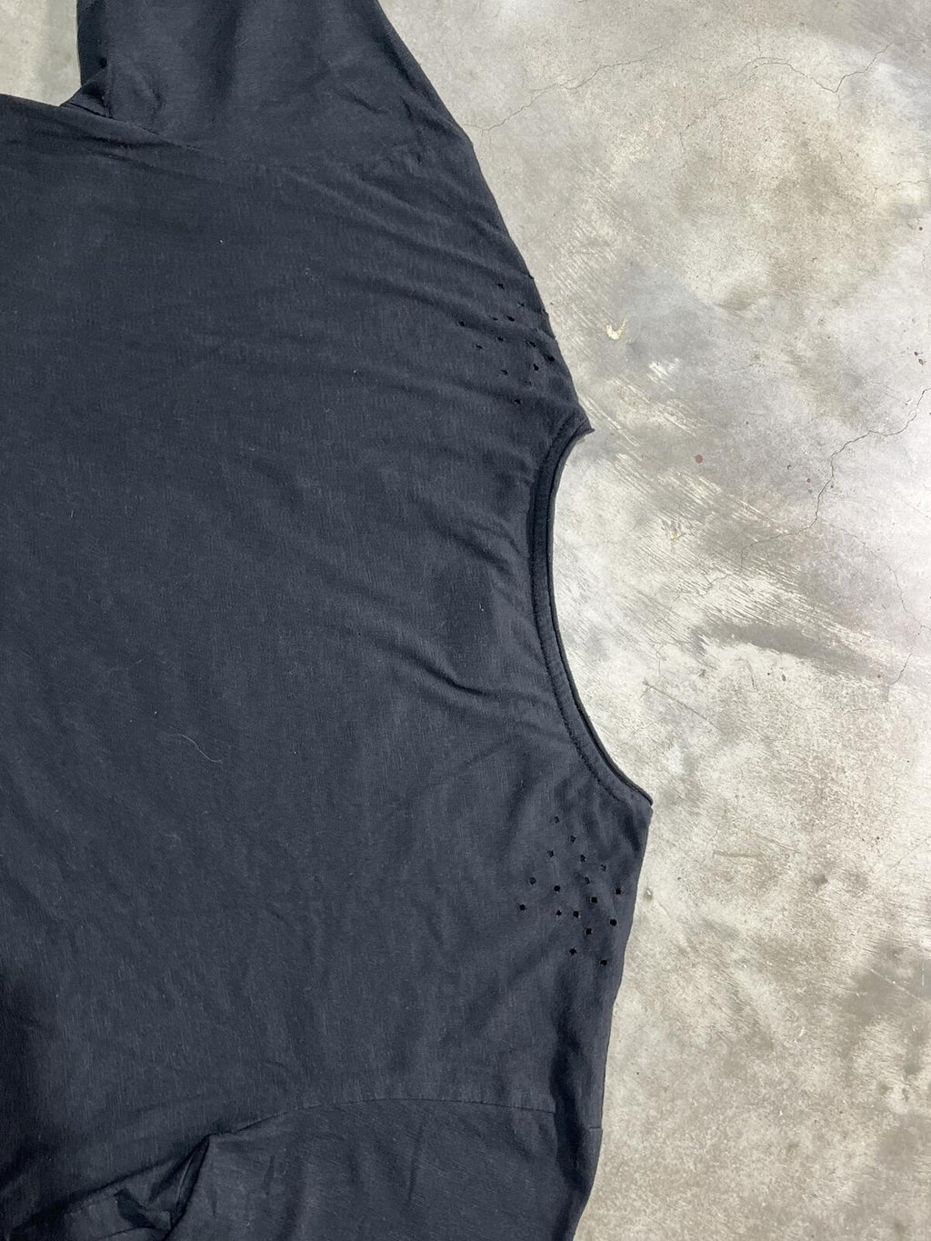ACDC Preowned XL Distressed Cropped T-shirt