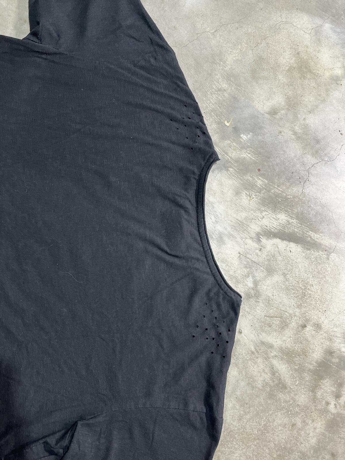 ACDC Preowned XL Distressed Cropped T-shirt