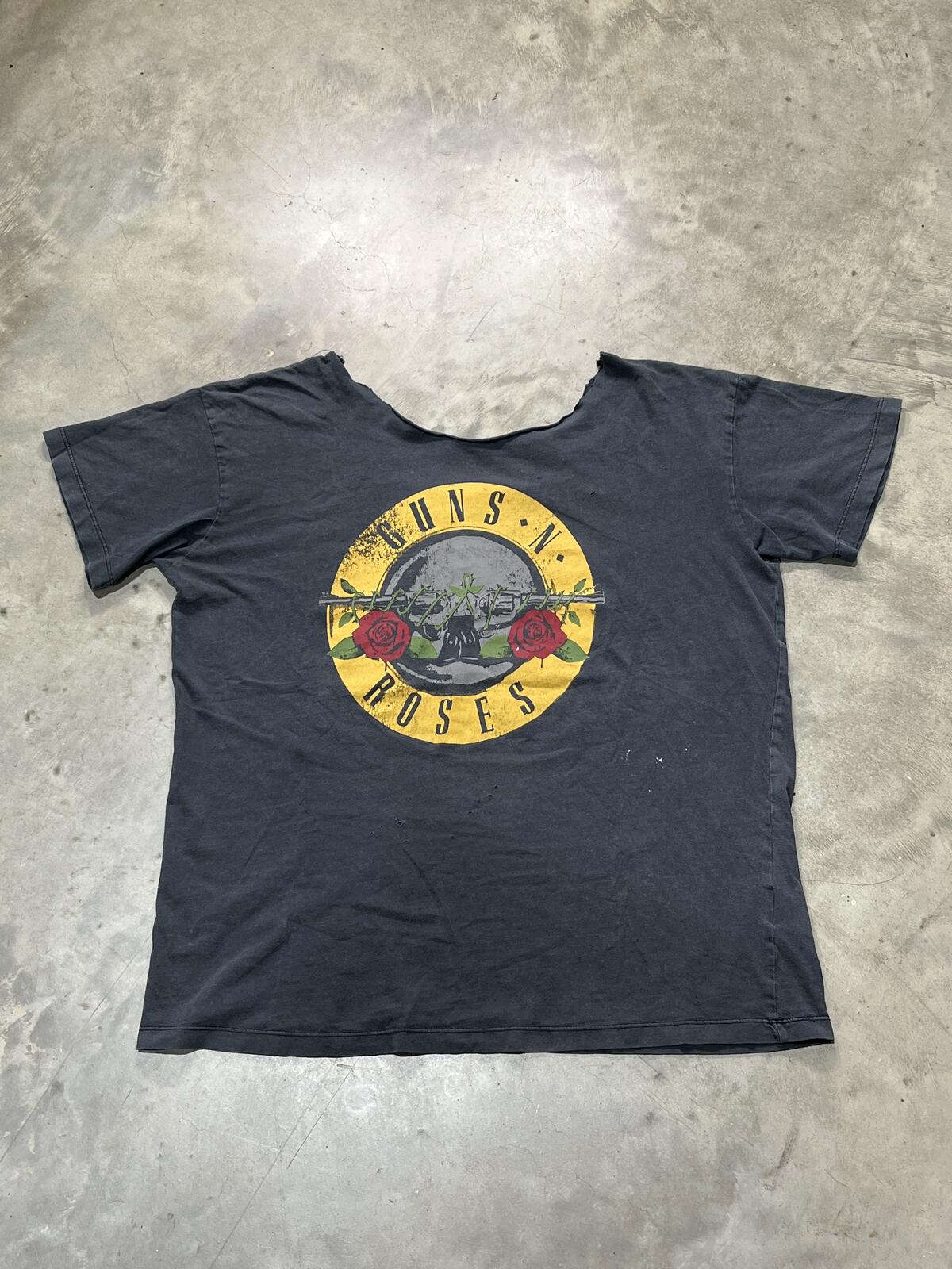 Guns N Roses Preowned XL Cropped Neckline T-shirt