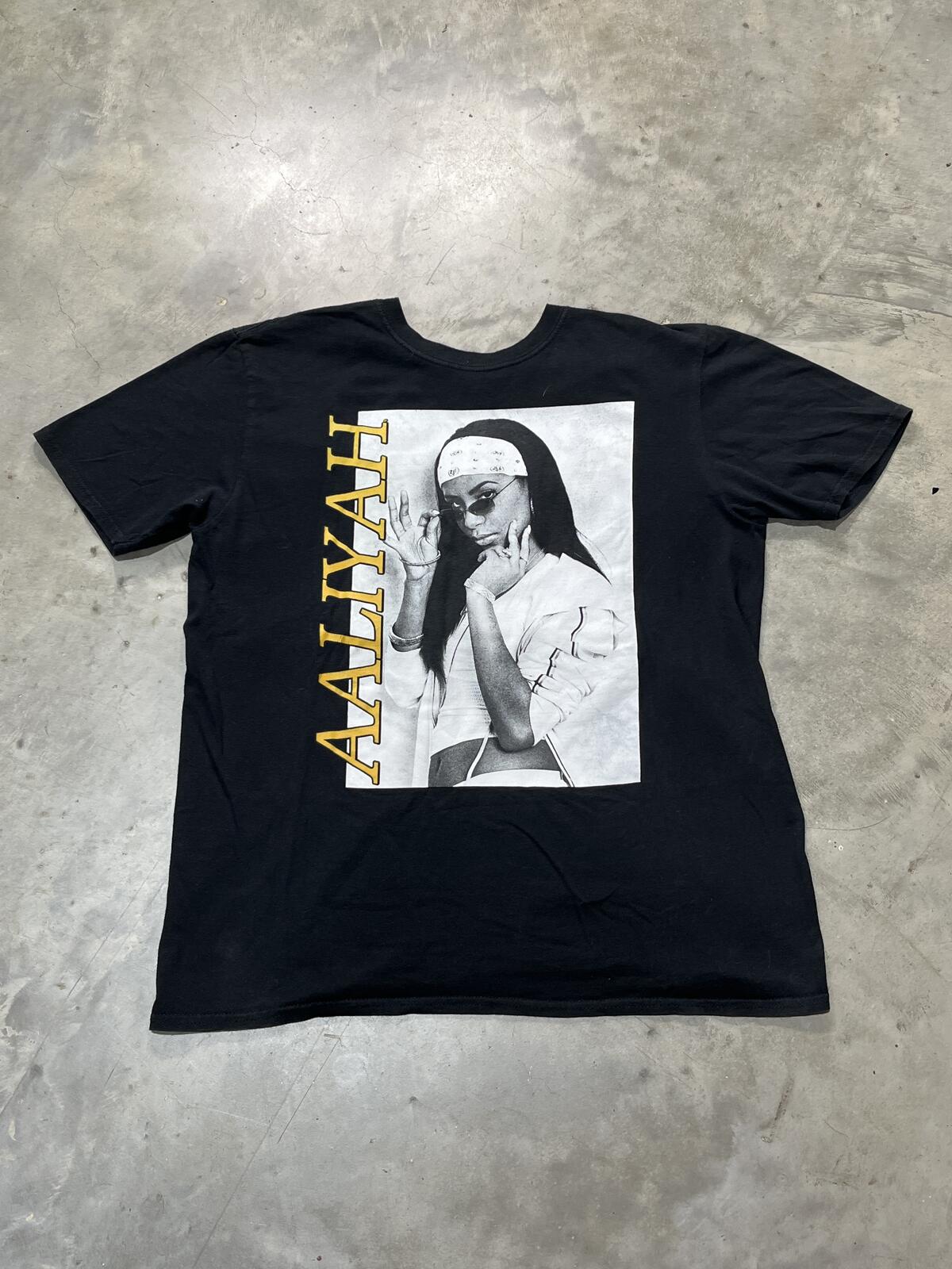 Aaliyah Preowned Large T-shirt