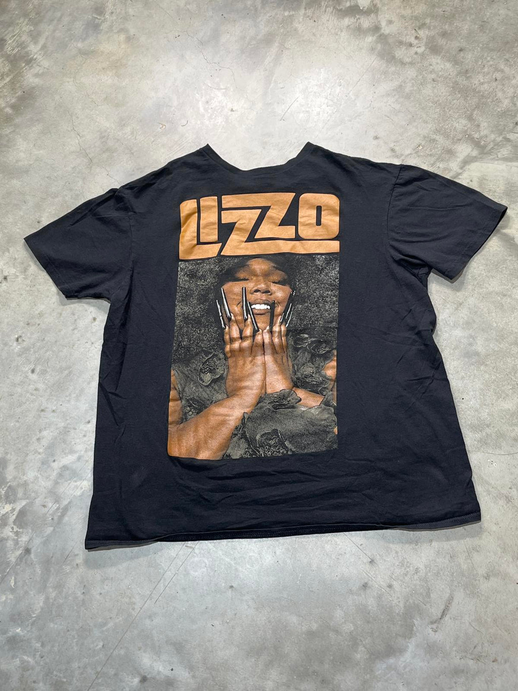 Lizzo Preowned Large T-shirt